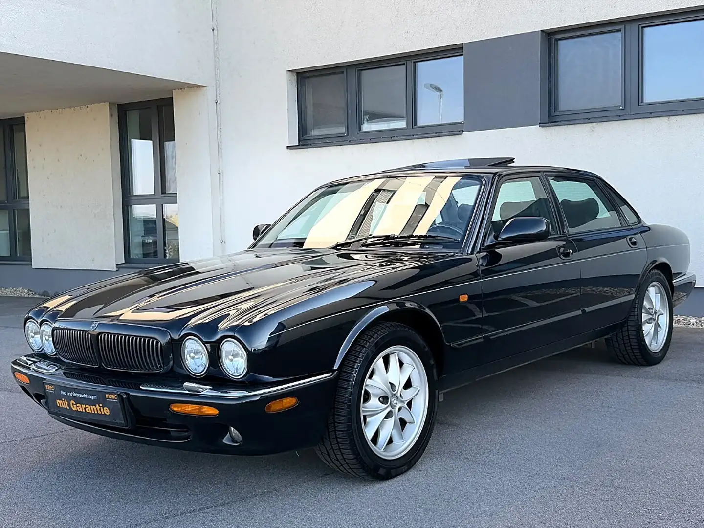 Jaguar XJ 8 4,0 V8 Executive Pensionistenfahrzeug sehr ge... Schwarz - 2
