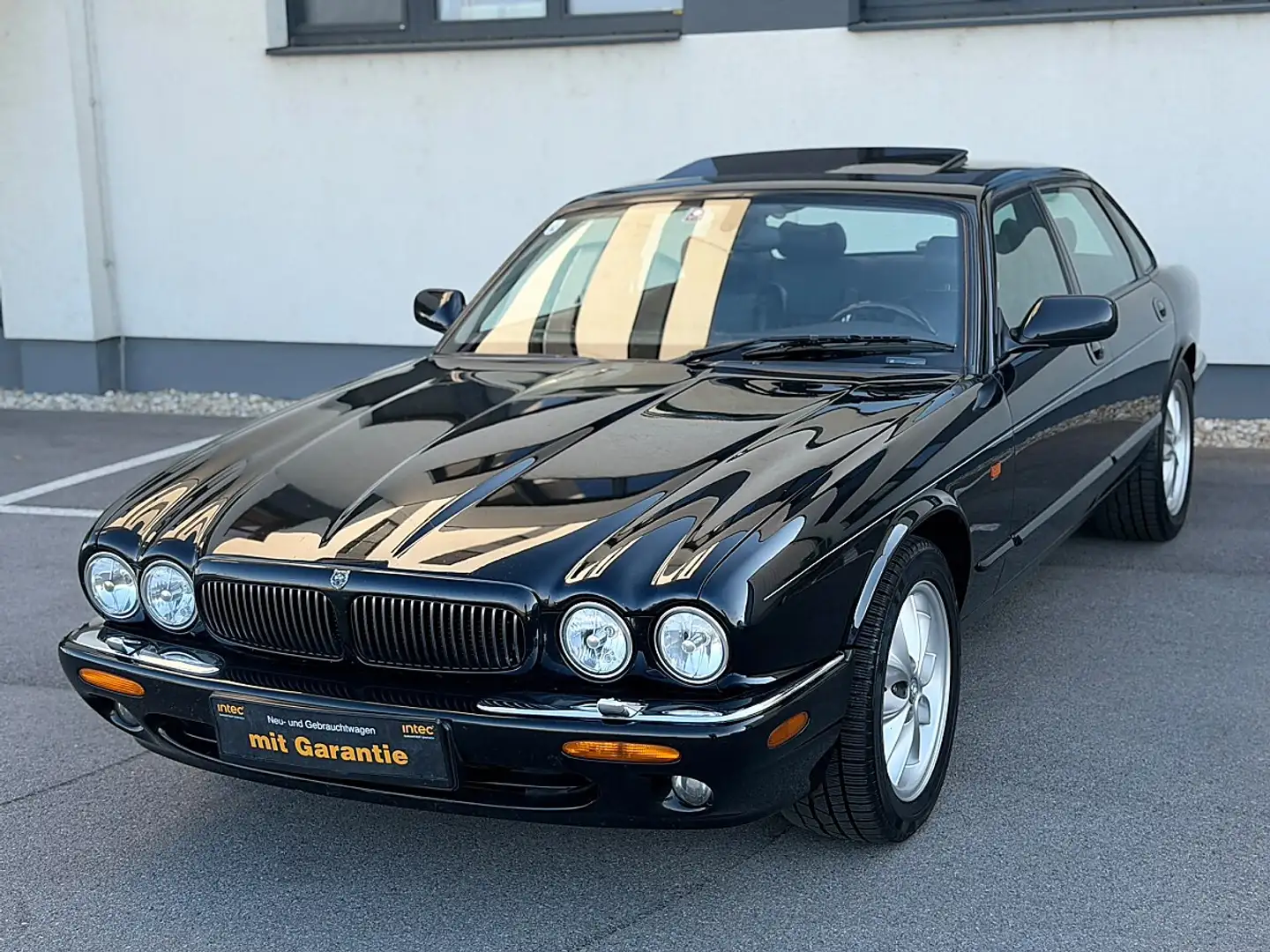 Jaguar XJ 8 4,0 V8 Executive Pensionistenfahrzeug sehr ge... Schwarz - 1