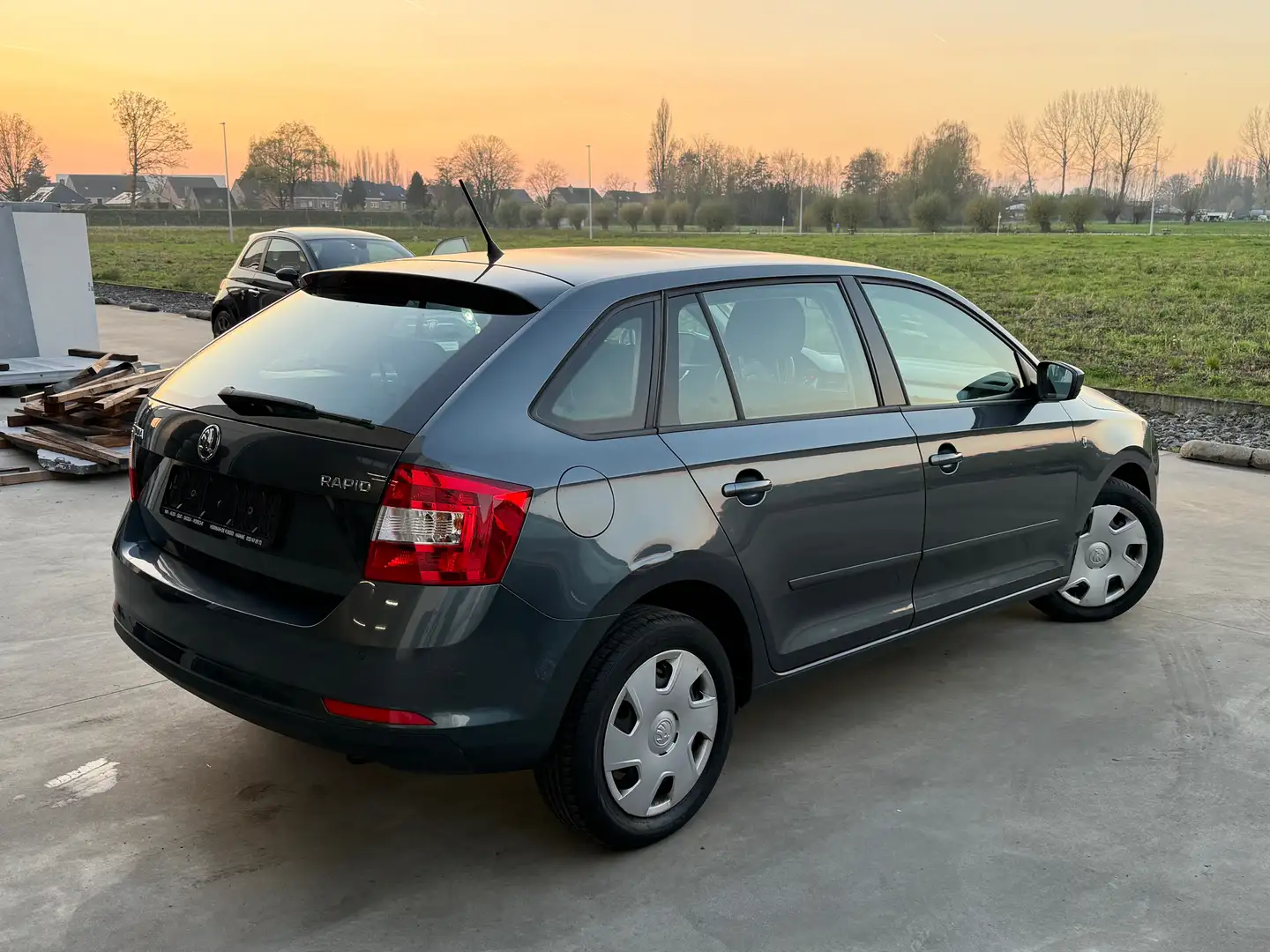 Skoda Rapid/Spaceback Rapid 1.2 TSI Elegance siva - 2