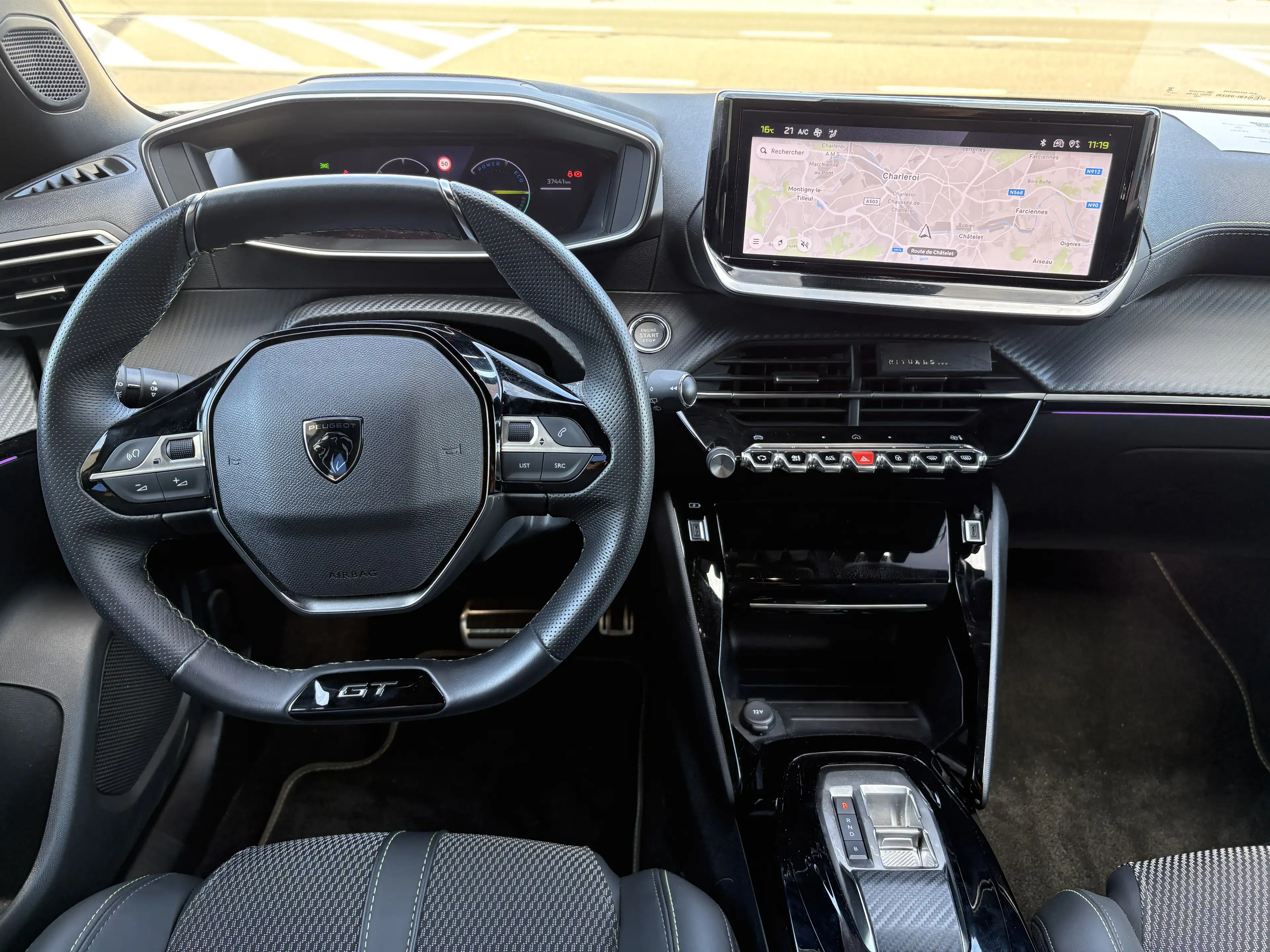 Peugeot e-2008 e-2008 54 kWh GT GT — photo 11