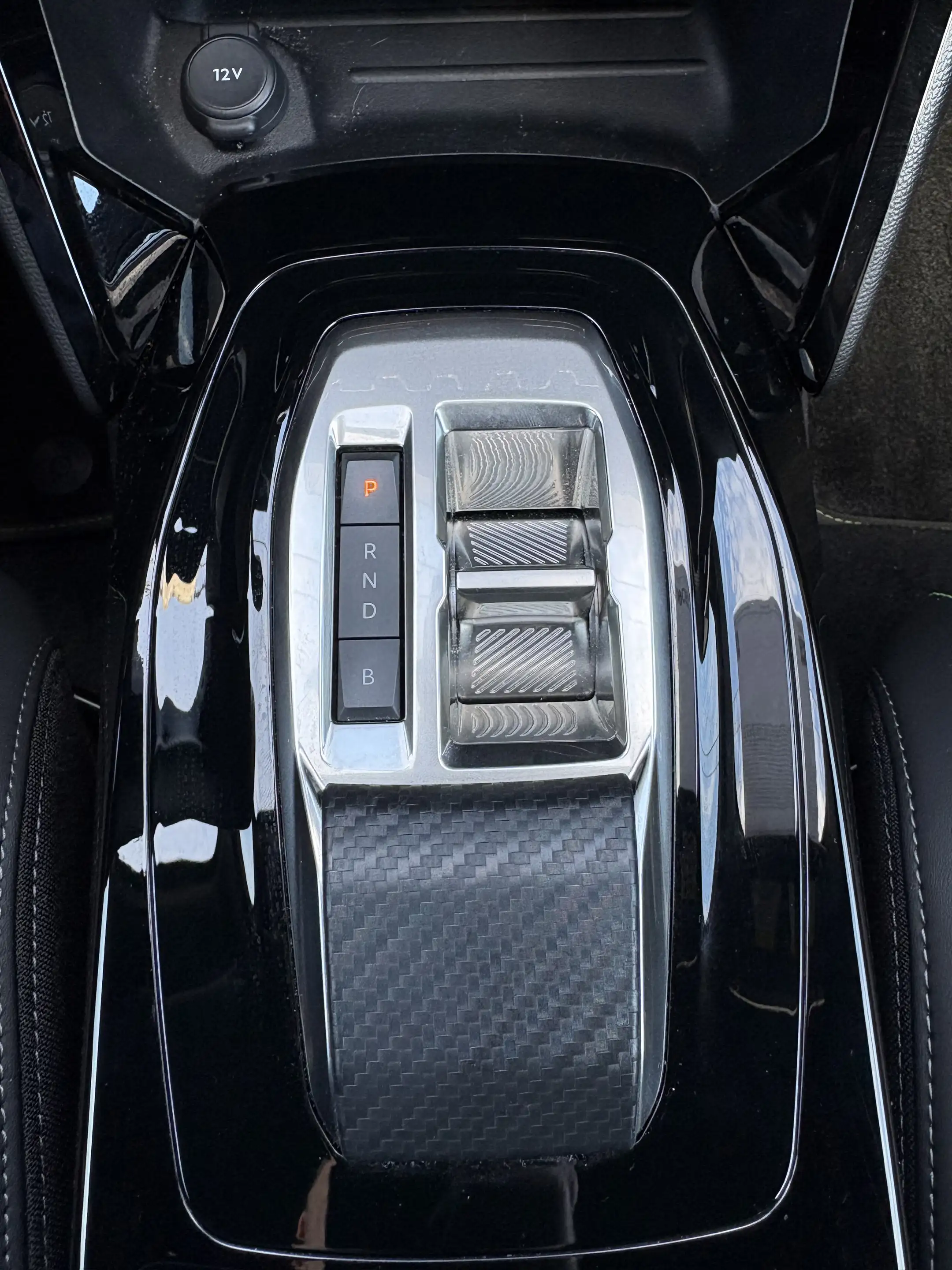 Peugeot e-2008 e-2008 54 kWh GT GT — photo 12