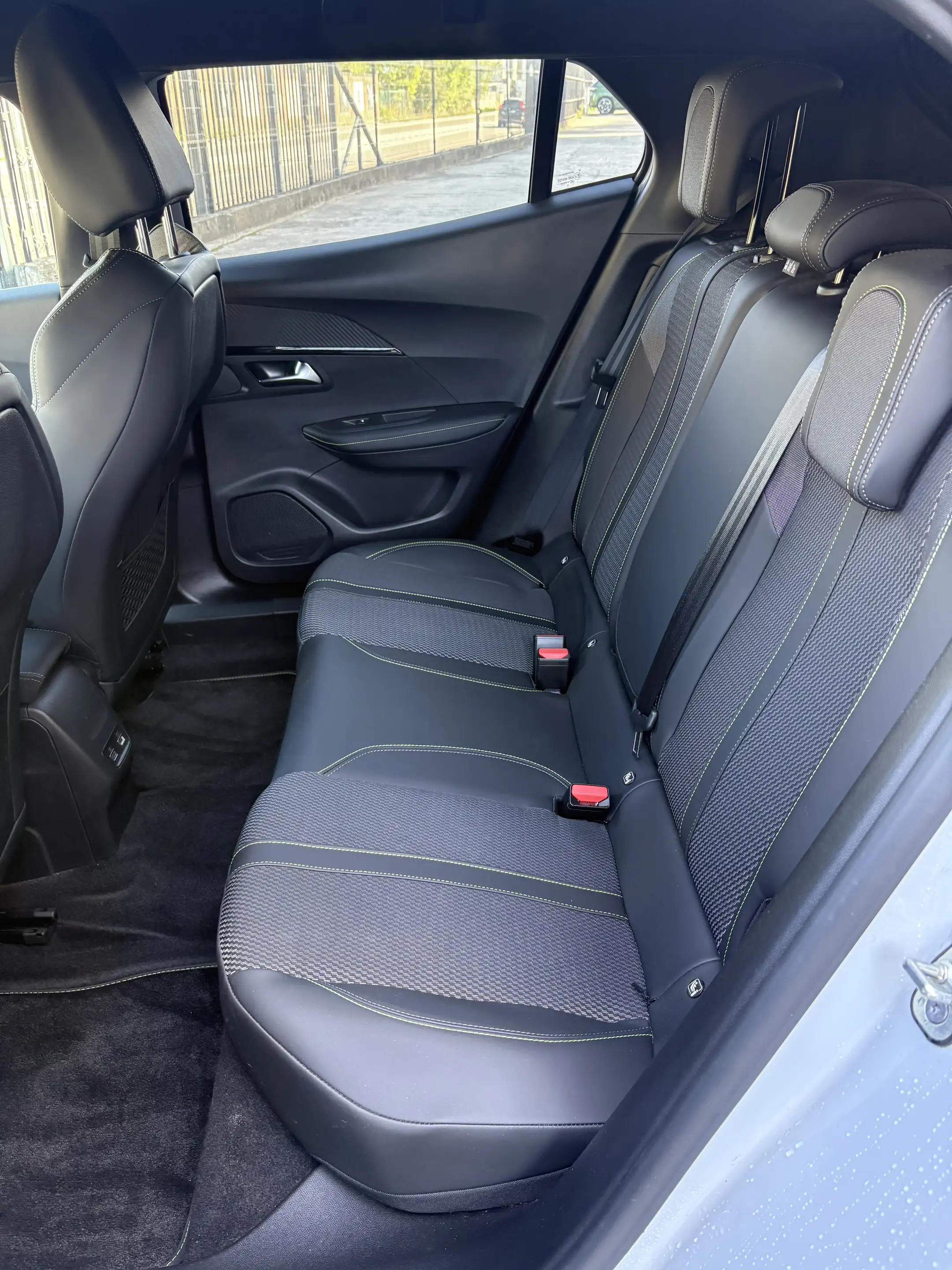 Peugeot e-2008 e-2008 54 kWh GT GT — photo 7