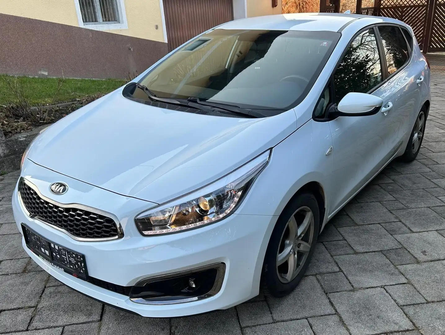 Kia Ceed / cee'd Silber/1.4/MPI/MT6/100 Weiß - 2