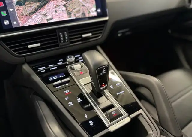 Porsche Cayenne view 7