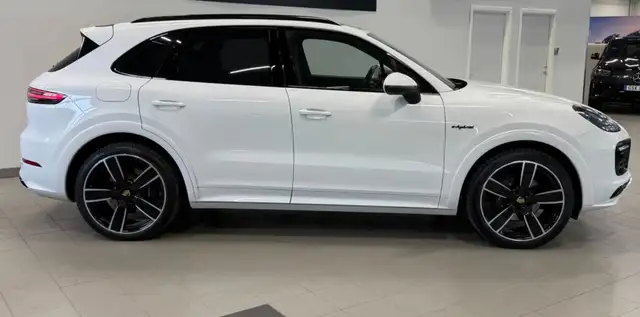Porsche Cayenne view 2
