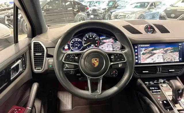 Porsche Cayenne view 9