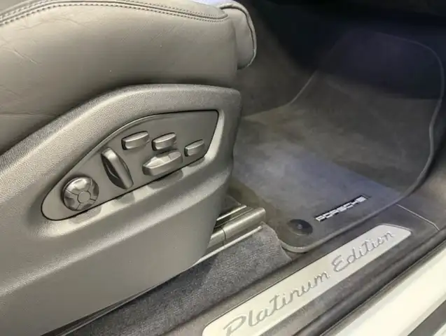 Porsche Cayenne view 14