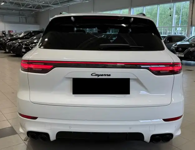 Porsche Cayenne view 4