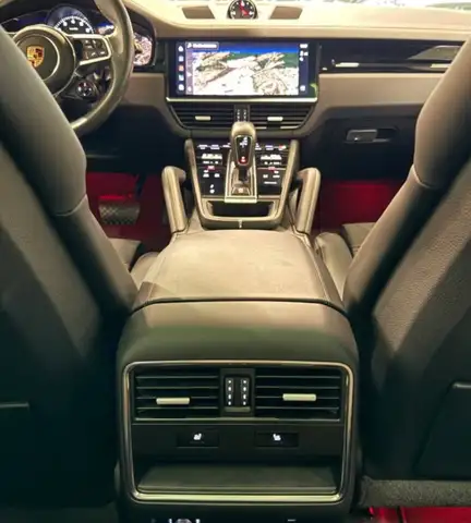 Porsche Cayenne view 11