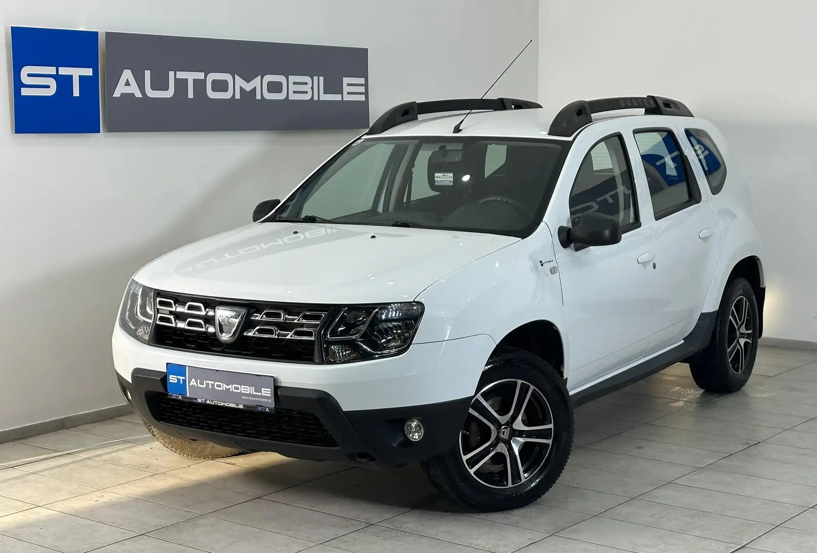 Dacia Duster 1.5 dCi Laureate 4x4 // 1.BESITZ // SHZ // AHK - 1
