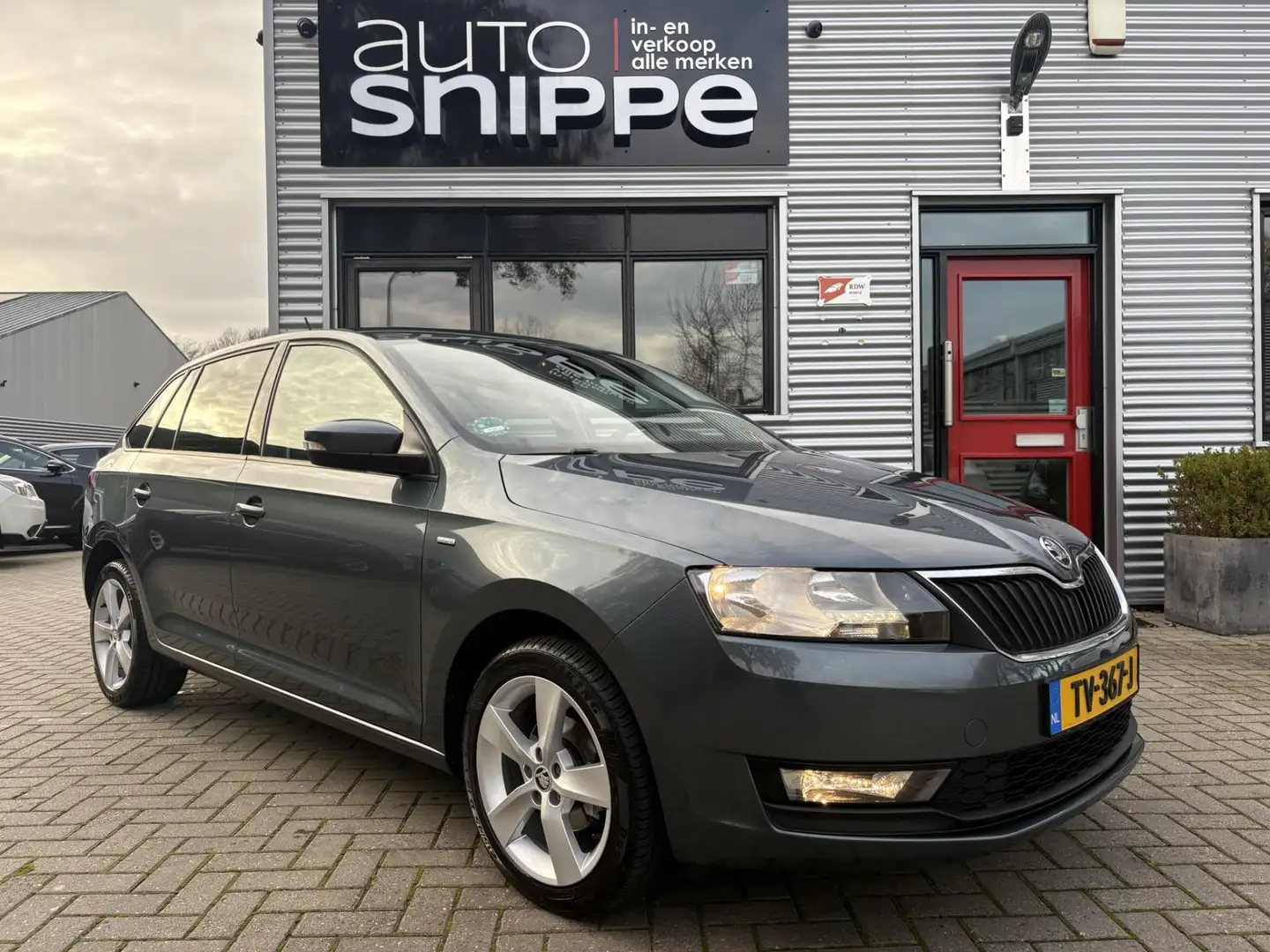 Skoda Rapid/Spaceback 1.0 TSI Greentech Clever -CLIMA-CRUISECONTROL-NAVI Grijs - 2