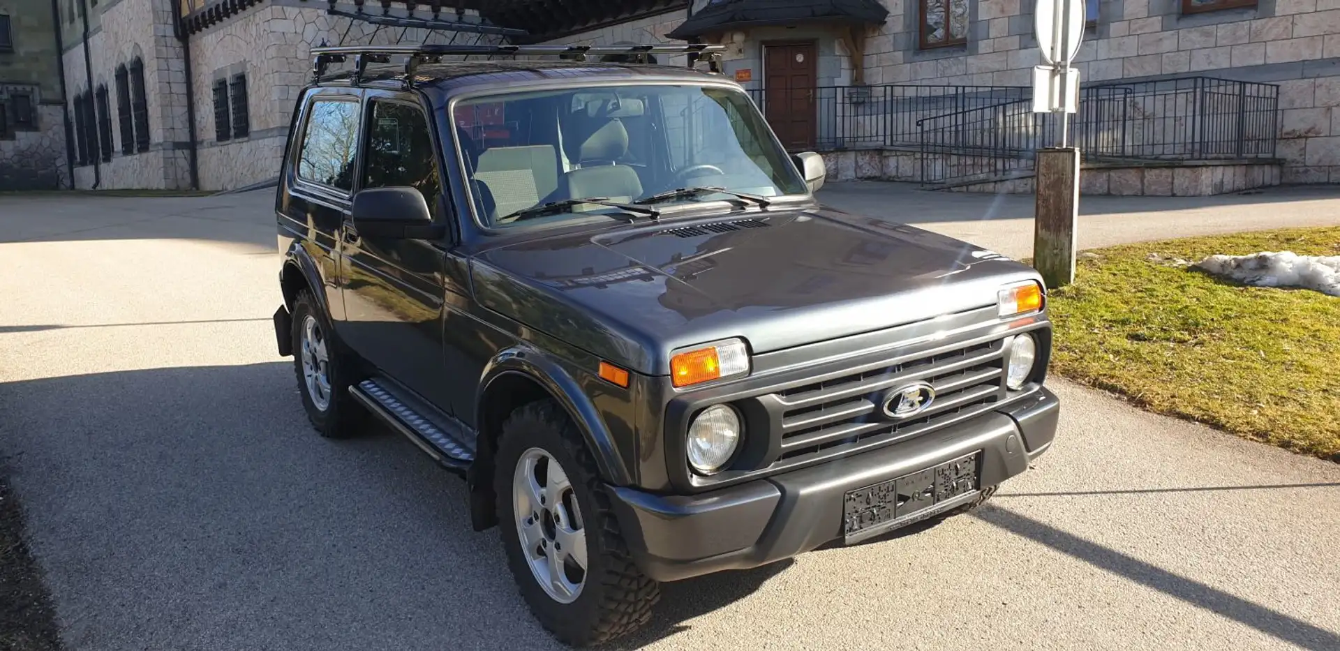 Lada Taiga Lada Taiga 4x4 1,7  URBAN Grau - 2