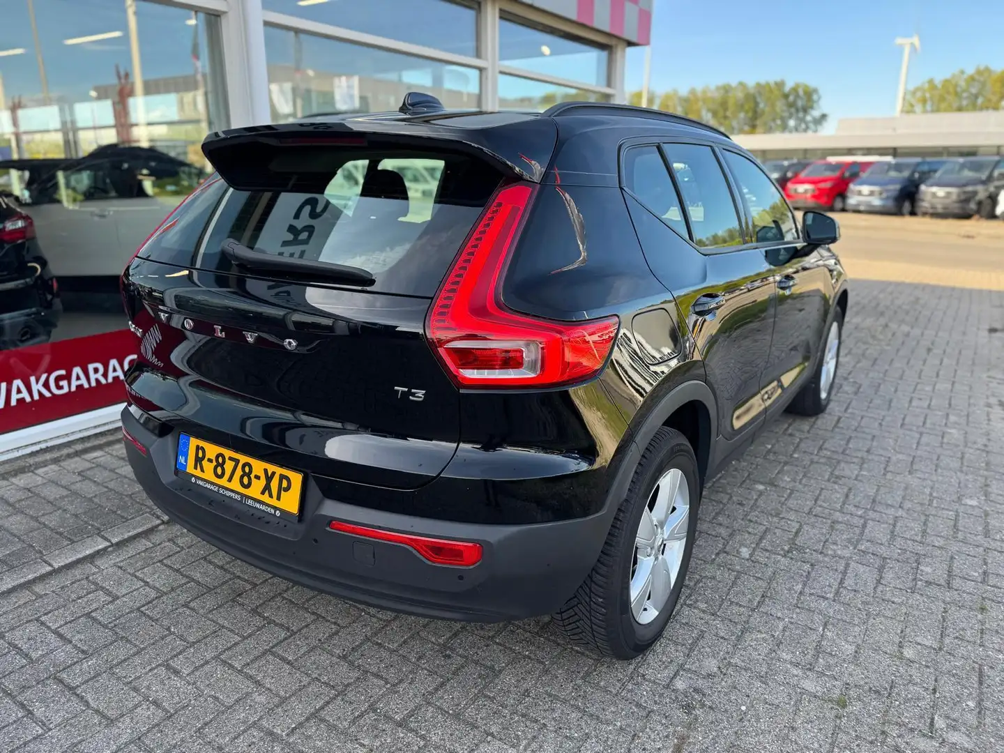 Volvo XC40 1.5 T3 157 pk trekhaak Zwart - 2