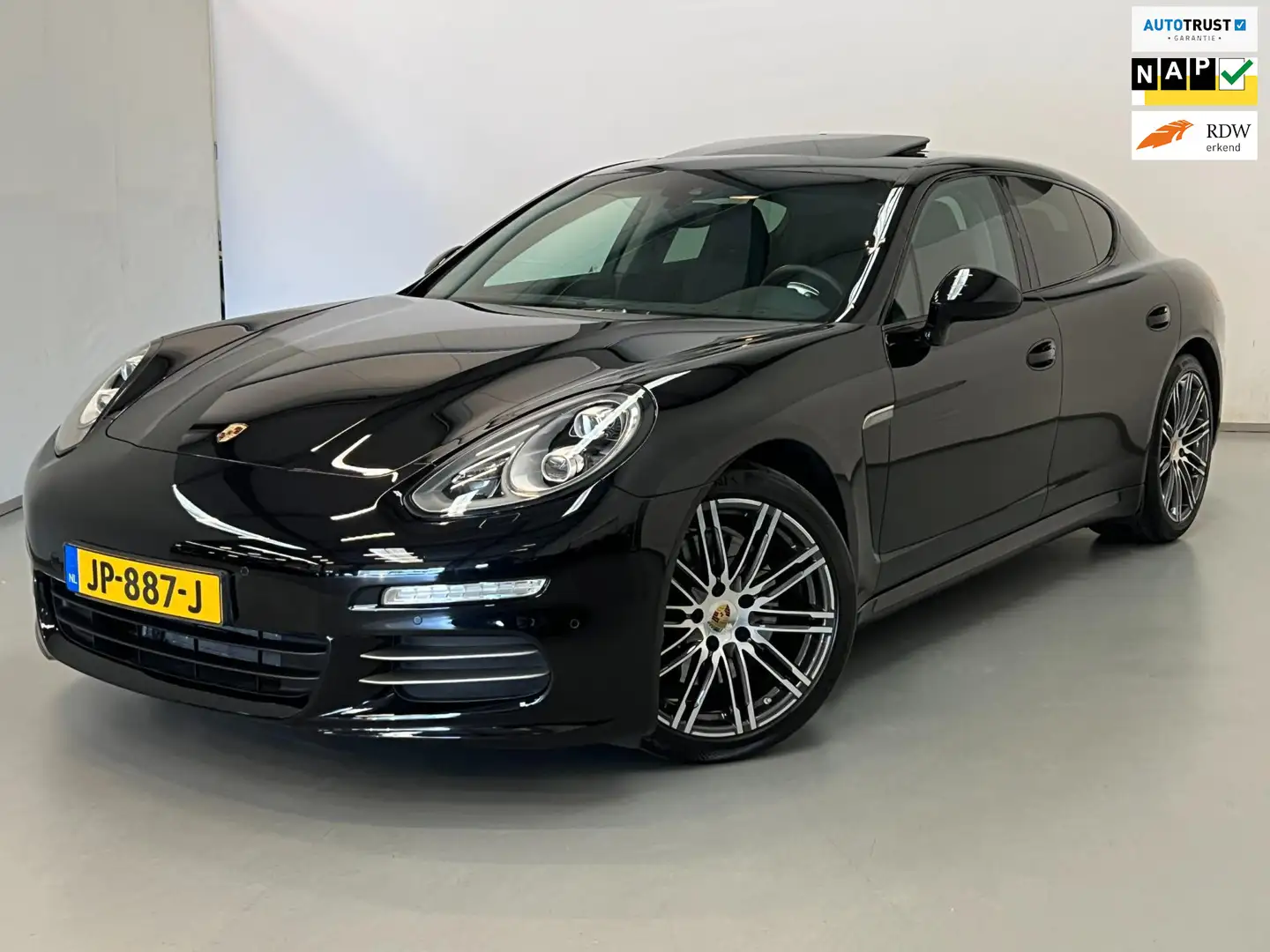 Porsche Panamera 3.6 4 / Schuifdak / Bose / Memory / 20" LM Zwart - 1