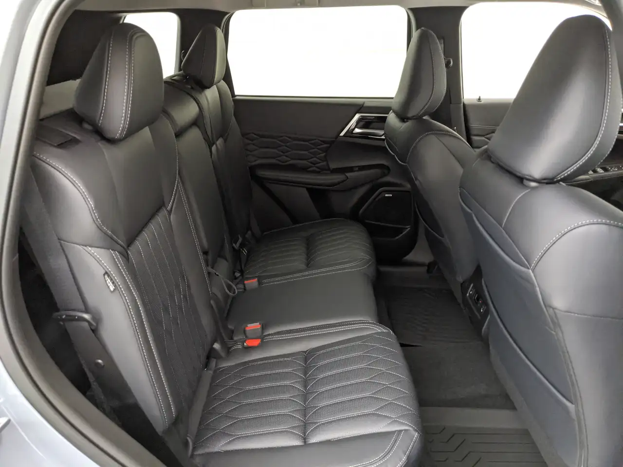 Mitsubishi Outlander снимка Mitsubishi Outlander