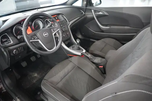 Opel Cascada view 14