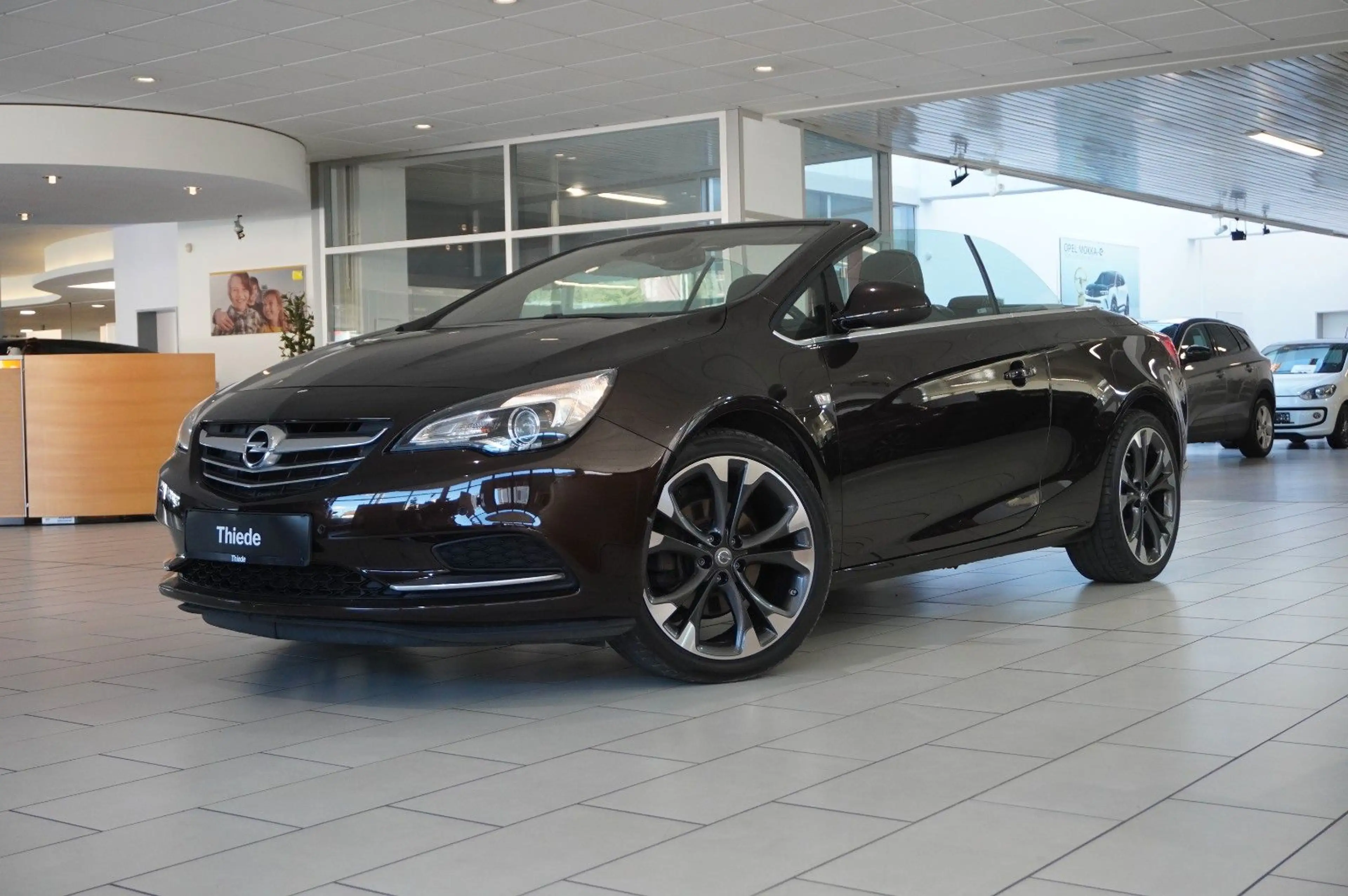 Opel Cascada 1.4T EDITION SPORT/SHZ/TEMP/PDC/BI-COLOR — photo 3