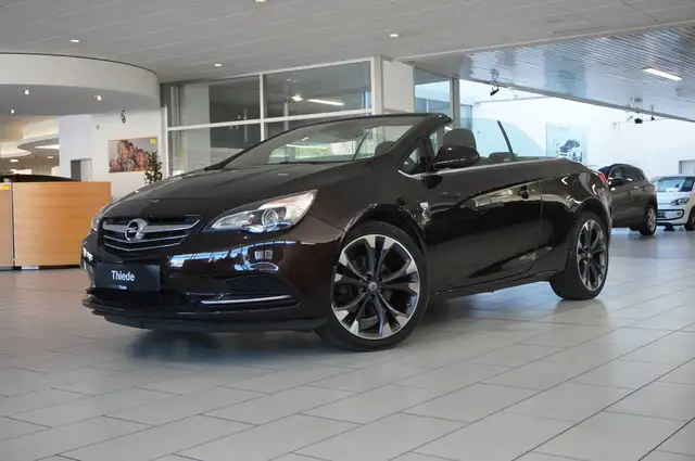 Opel Cascada view 3