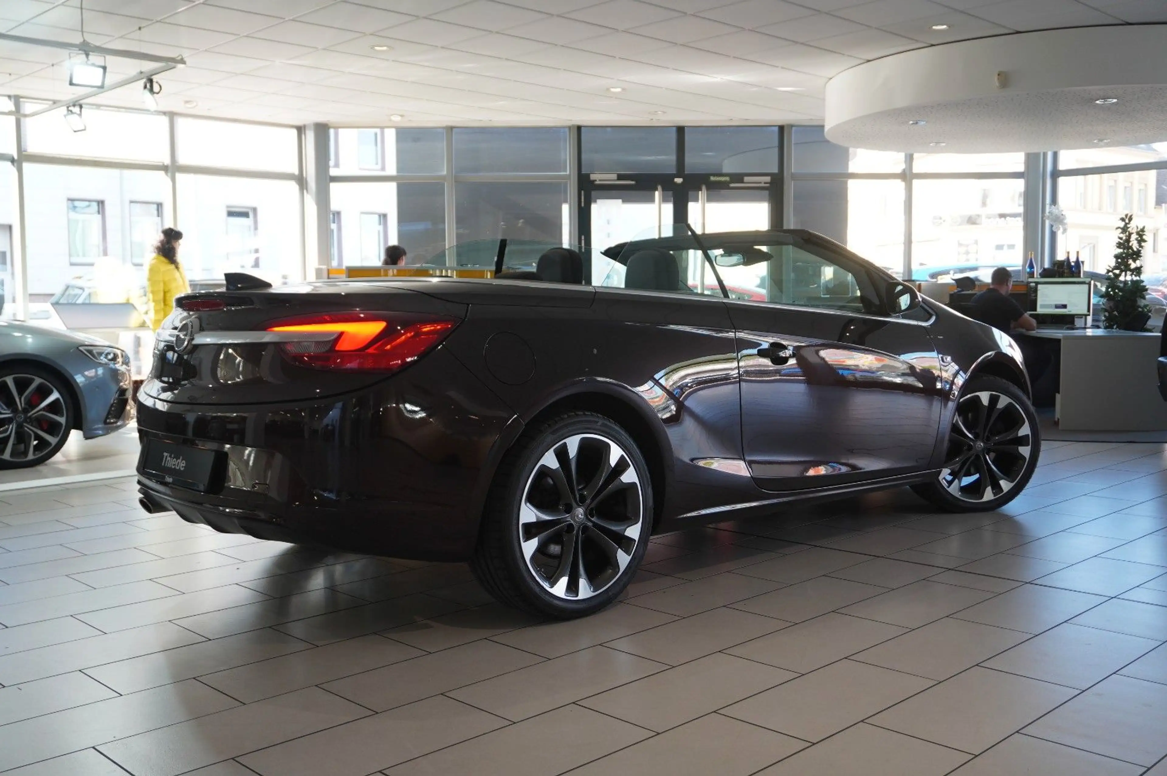 Opel Cascada 1.4T EDITION SPORT/SHZ/TEMP/PDC/BI-COLOR — photo 9