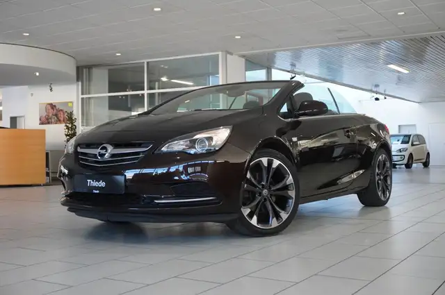 Opel Cascada view 4