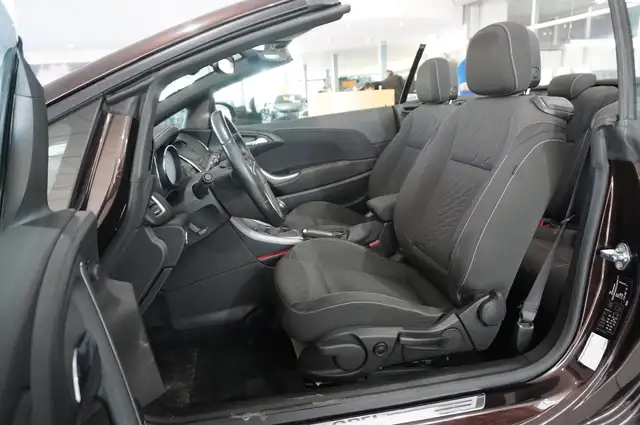 Opel Cascada view 17