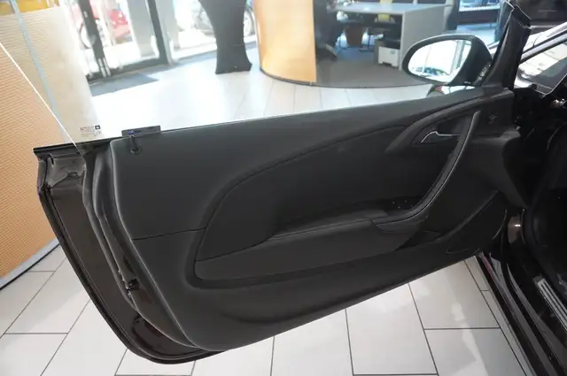 Opel Cascada view 16