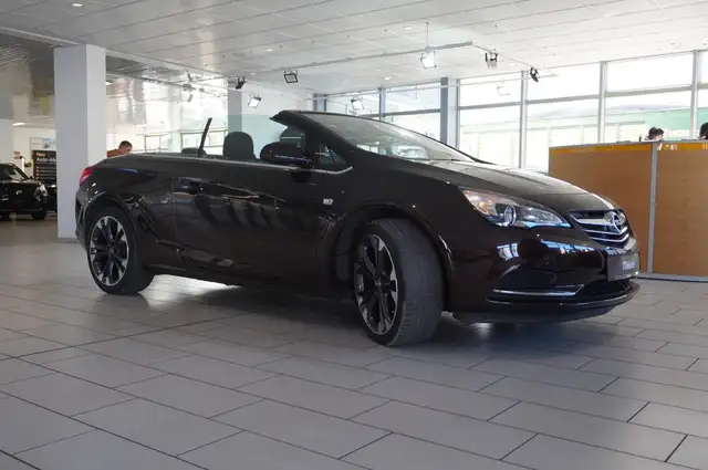 Opel Cascada view 7