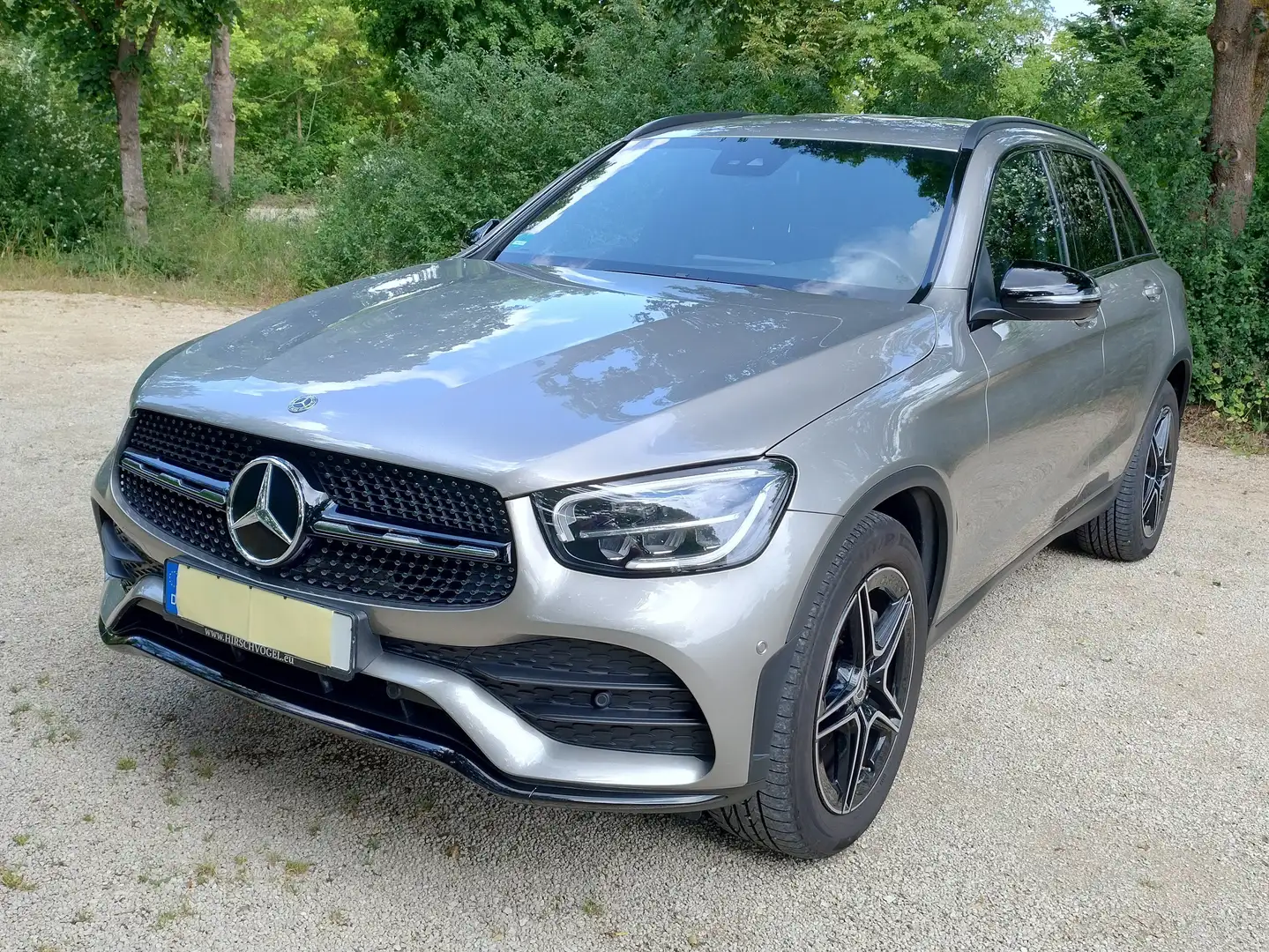Mercedes-Benz GLC 200 4Matic 9 G - TRONIC AMG Line Mojave silber+Winterr Bronze - 1