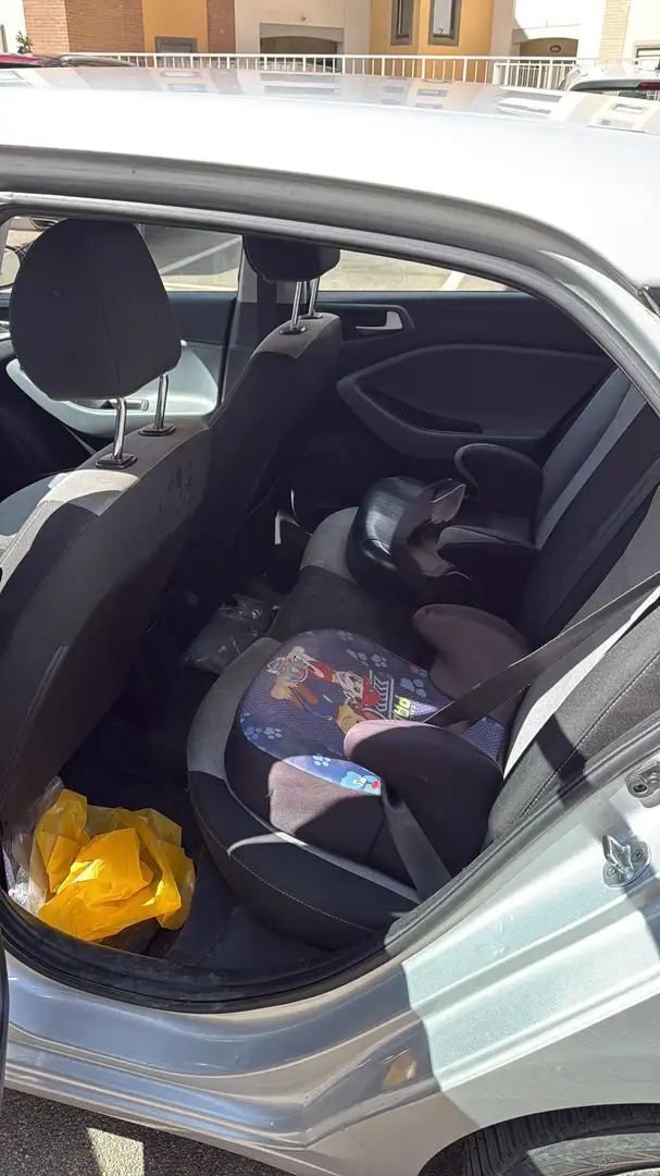 Hyundai i20 i20 II 2015 5p 1.1 crdi Style 75cv Argento - 2