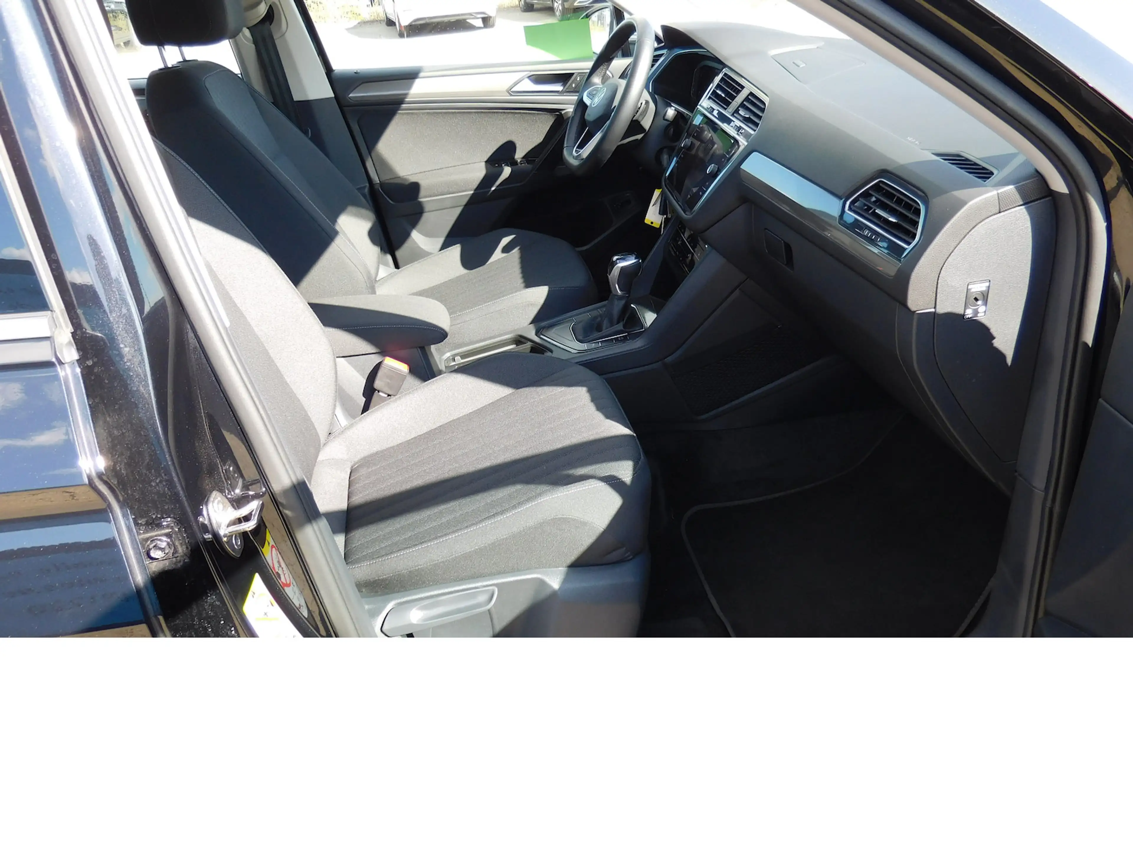 Volkswagen Tiguan Allspace 1.5 TSI Life 7 Sitze Navi DSG — photo 11