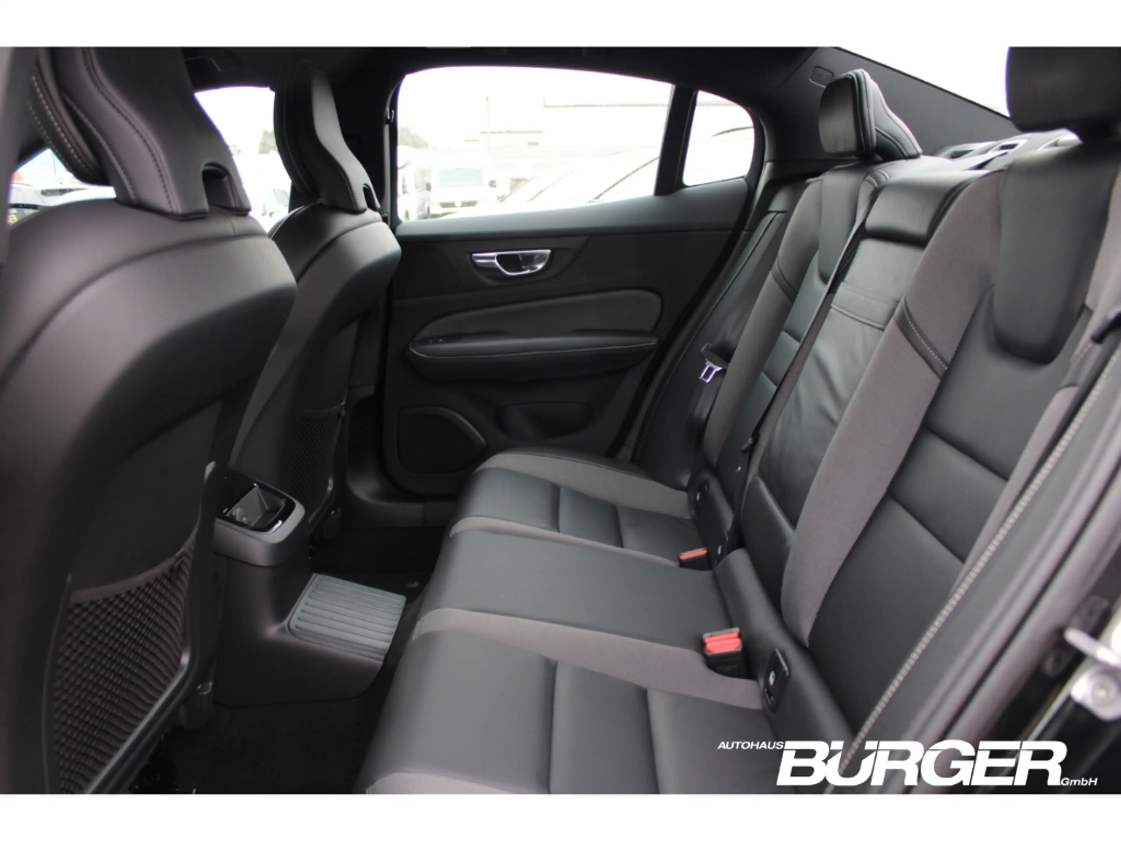 Volvo S60 R Design ReCharge AWD T8 Sunroof H&K 360°Navi LED — photo 10