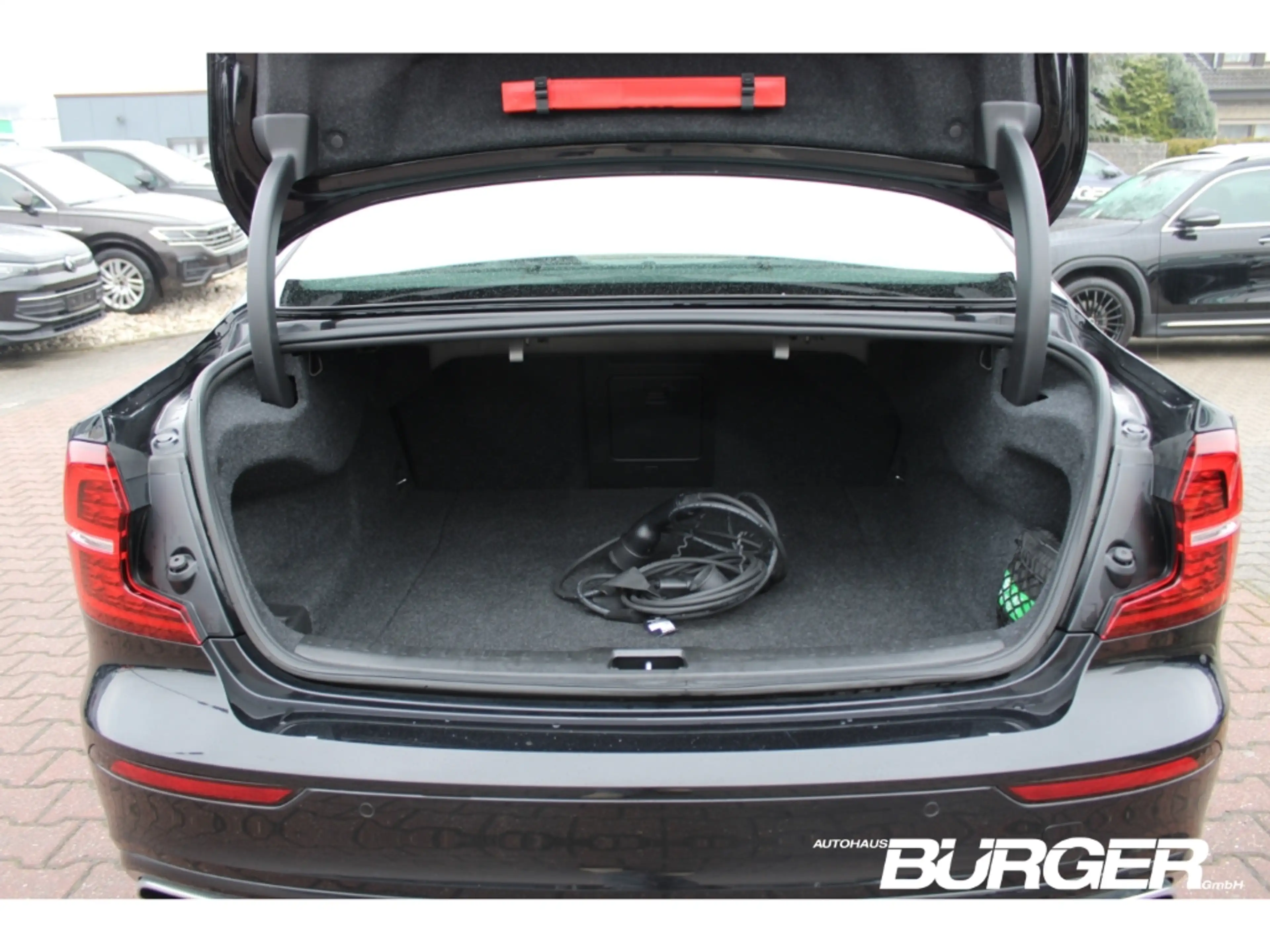 Volvo S60 R Design ReCharge AWD T8 Sunroof H&K 360°Navi LED — photo 11
