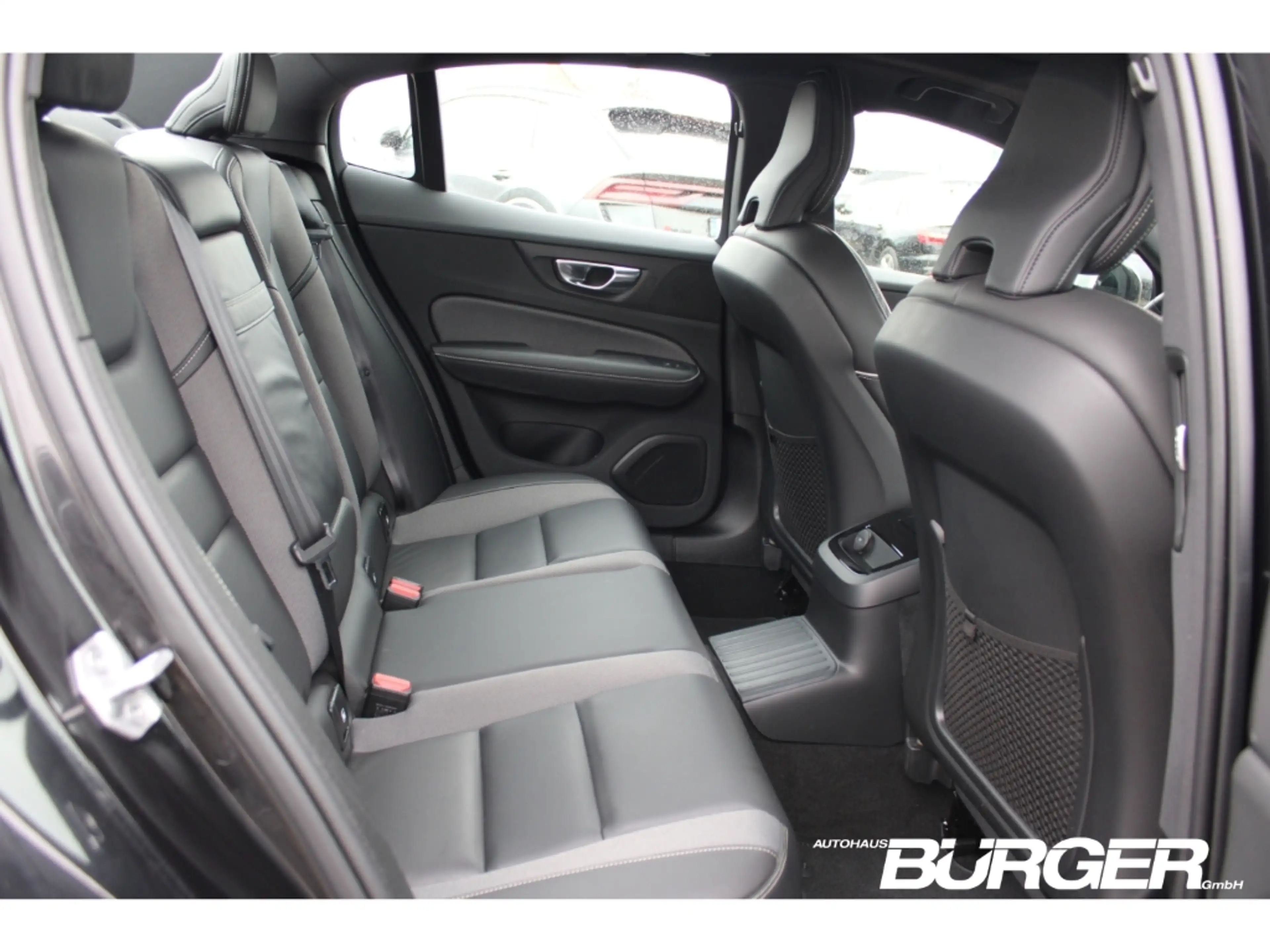 Volvo S60 R Design ReCharge AWD T8 Sunroof H&K 360°Navi LED — photo 12