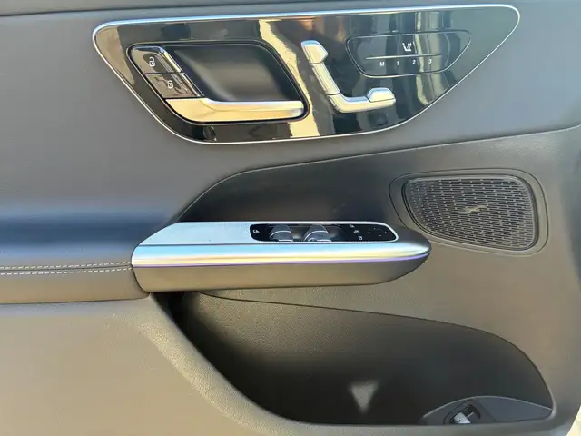 Mercedes-Benz GLC view 14
