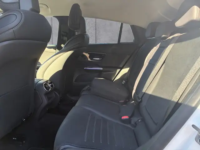 Mercedes-Benz GLC view 9