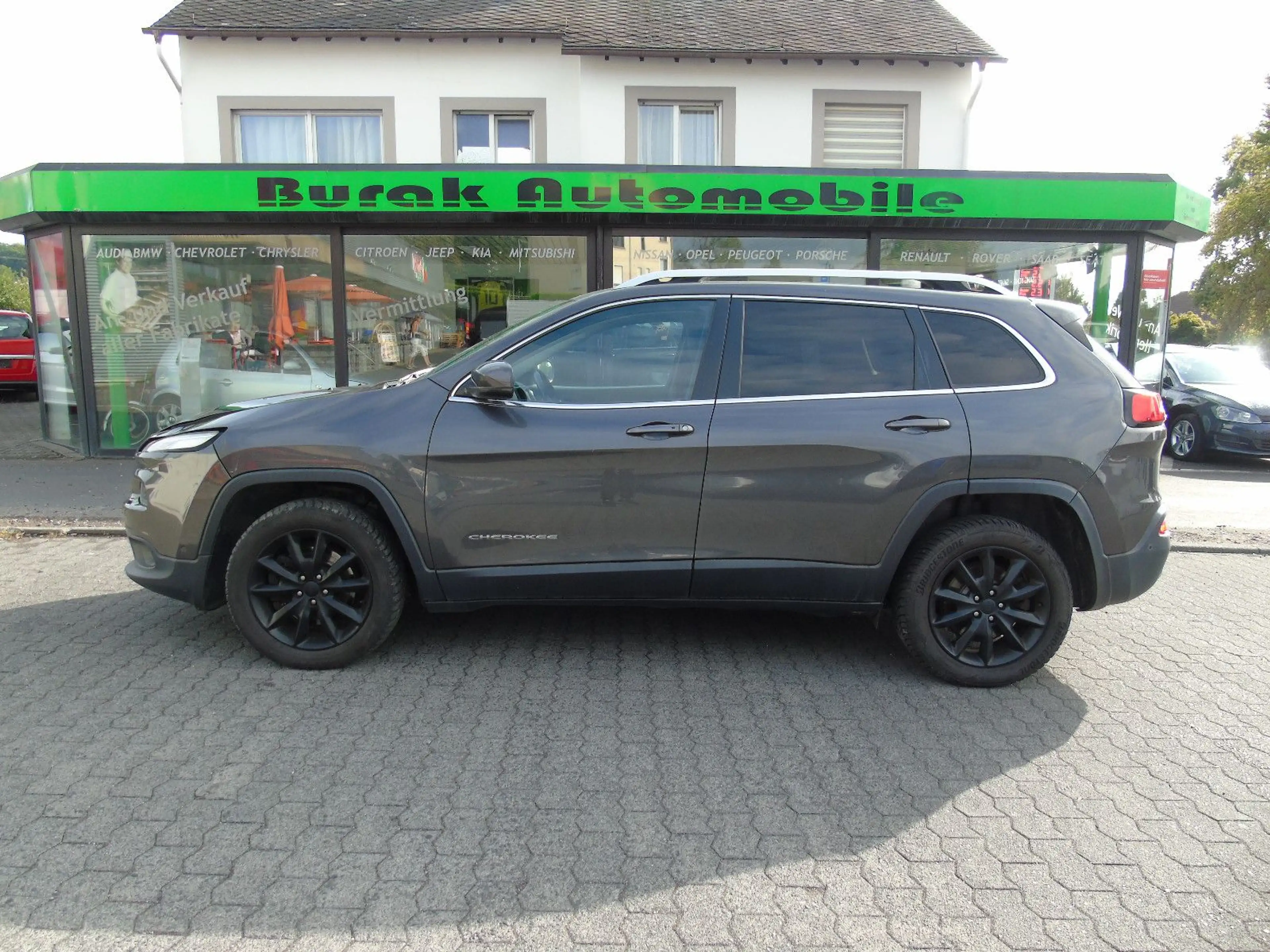 Jeep Cherokee 2.2 Limited 4WD Aut*XENON*LANE*NAVI*UVM — photo 5