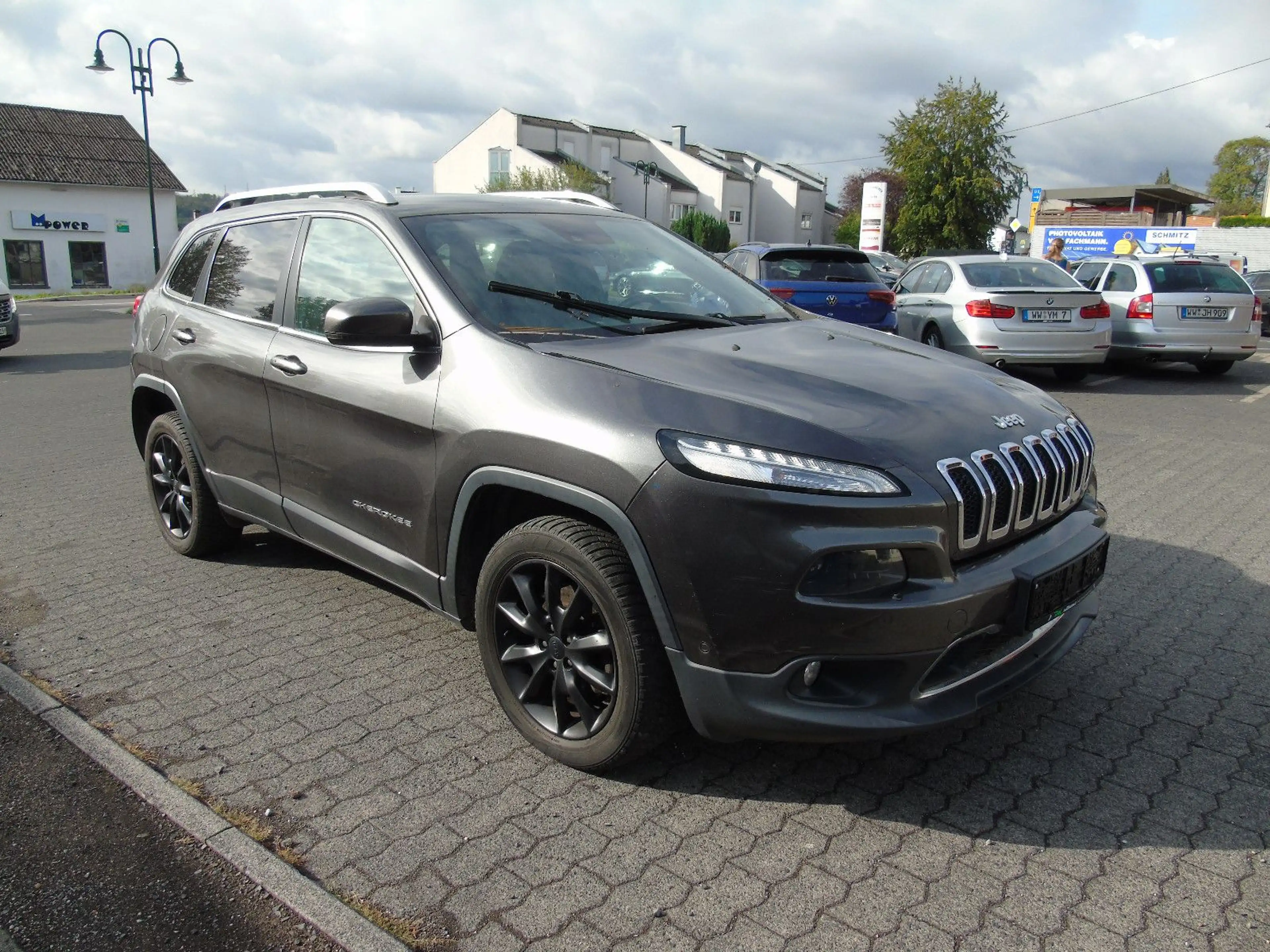 Jeep Cherokee 2.2 Limited 4WD Aut*XENON*LANE*NAVI*UVM — photo 3
