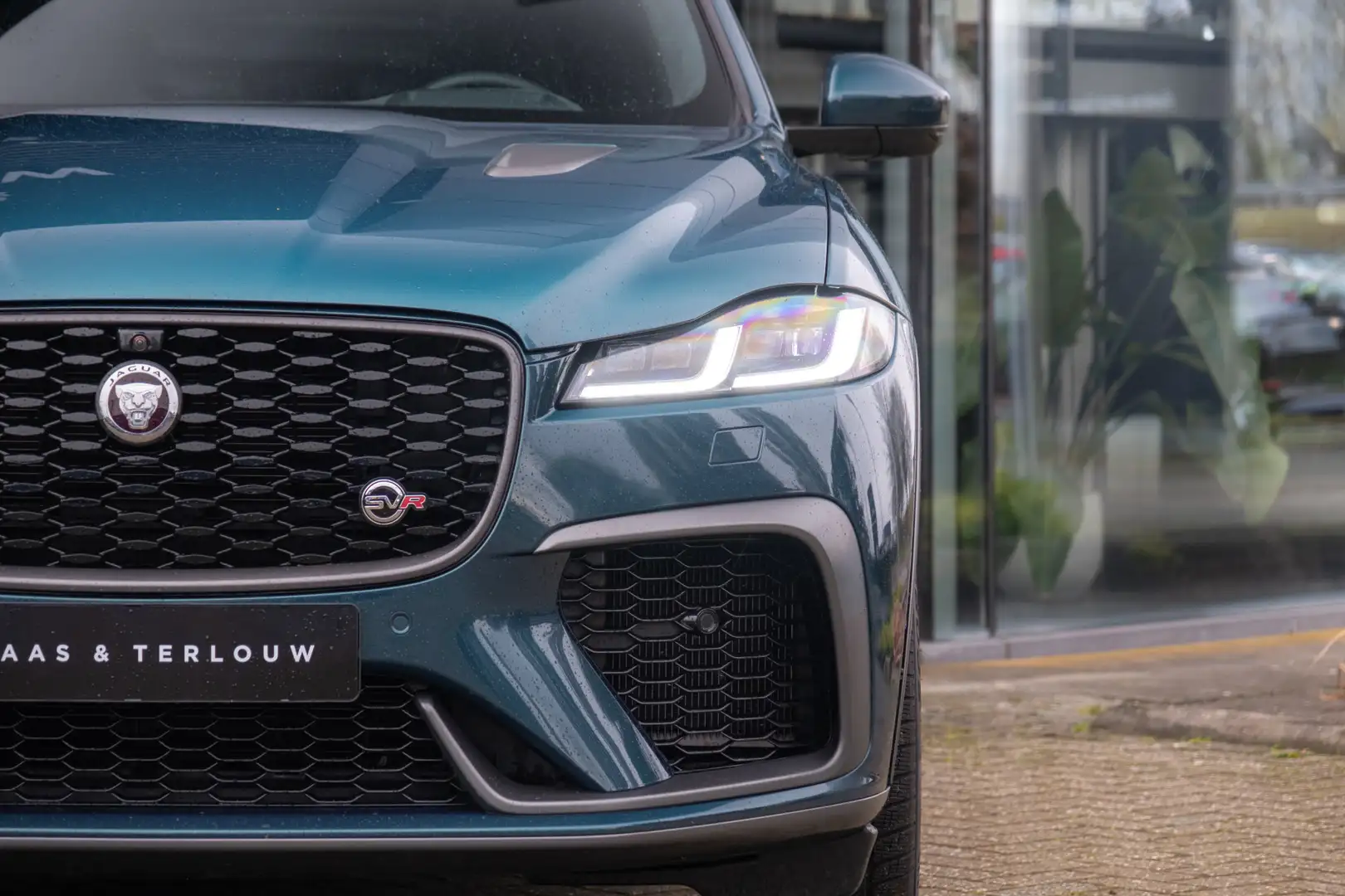 Jaguar F-Pace SVR 550PK / Panoramadak / Meridian Surround Audio Grün - 2