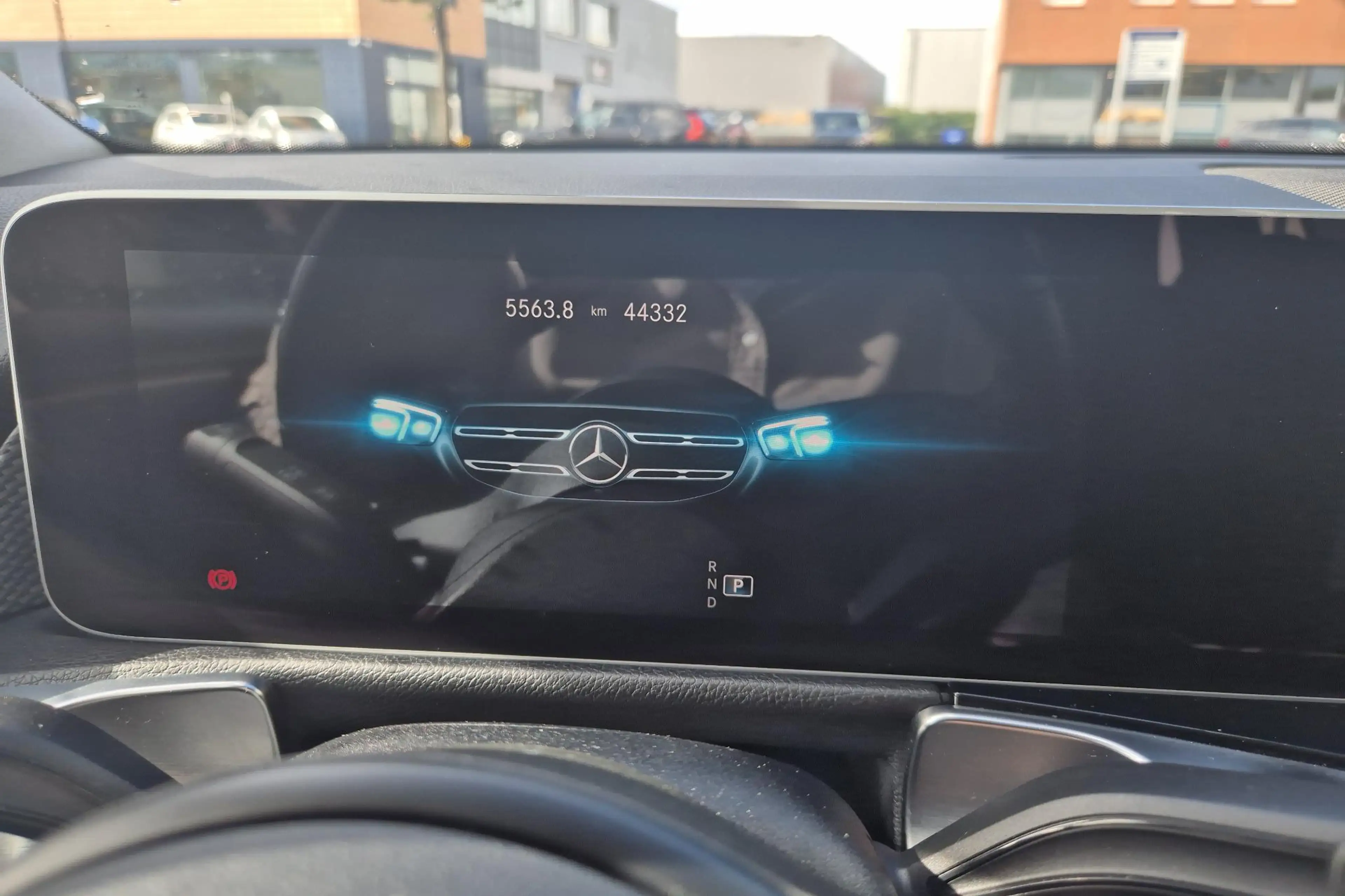 Mercedes-Benz GLB 200 Advantage — photo 10