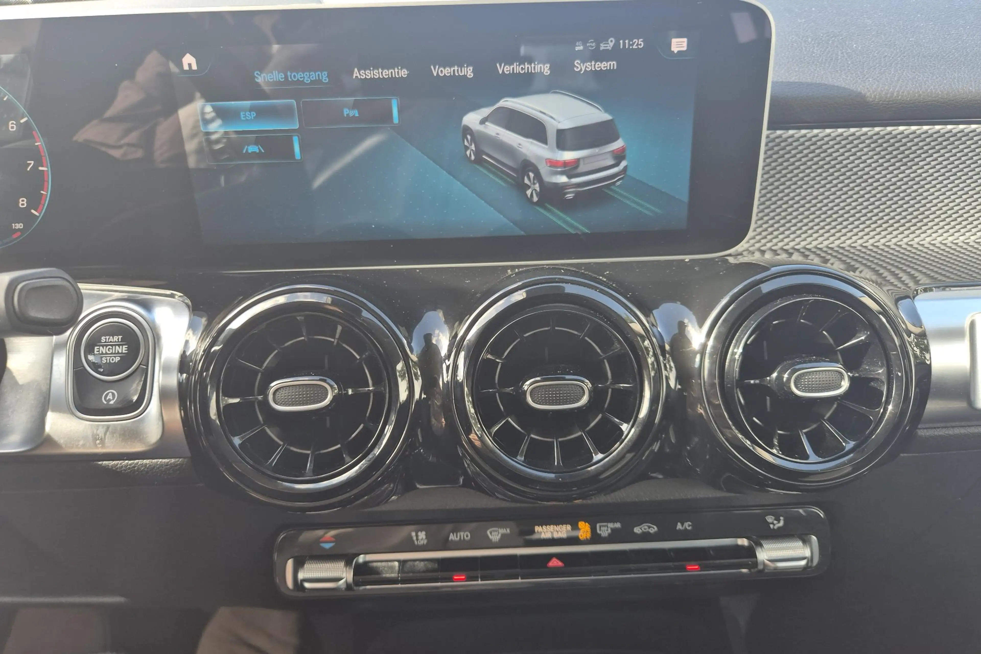 Mercedes-Benz GLB 200 Advantage — photo 9