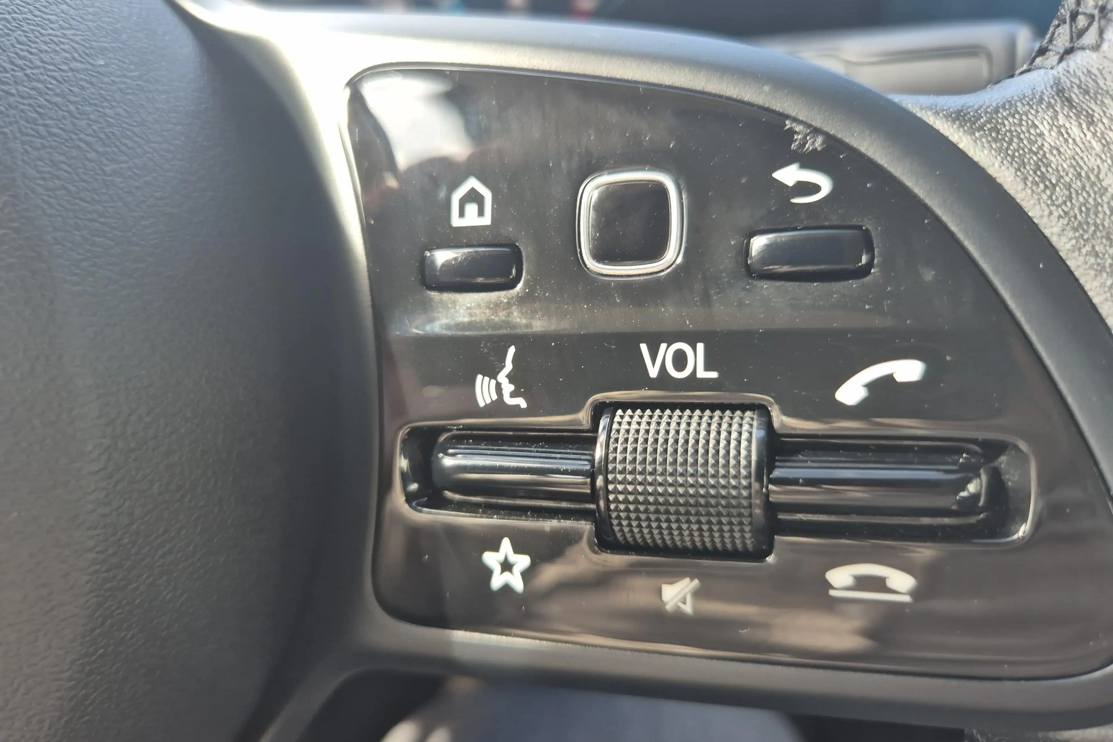 Mercedes-Benz GLB 200 Advantage — photo 6