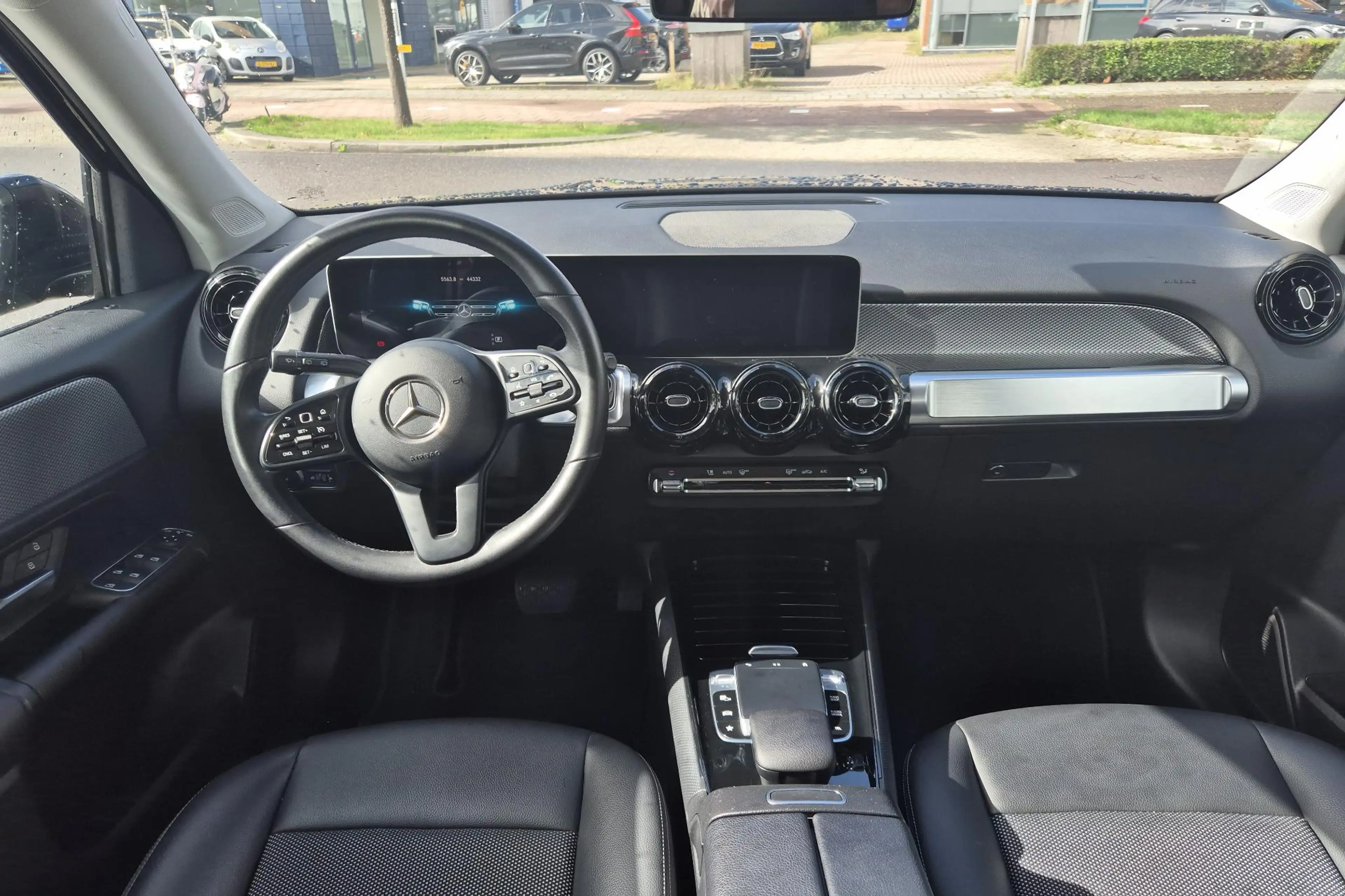 Mercedes-Benz GLB 200 Advantage — photo 13