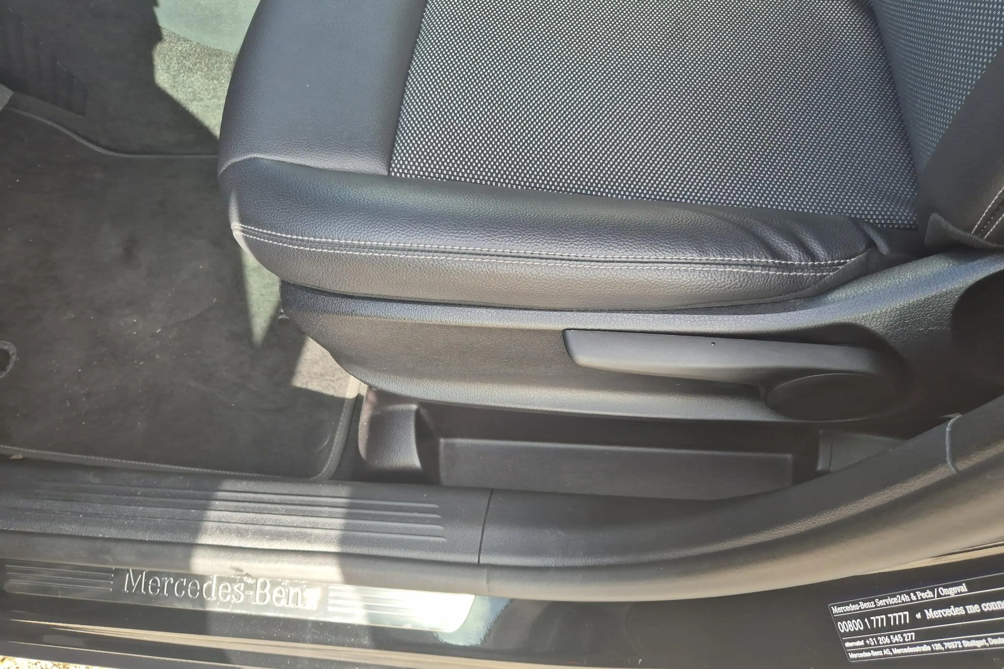 Mercedes-Benz GLB 200 Advantage — photo 12