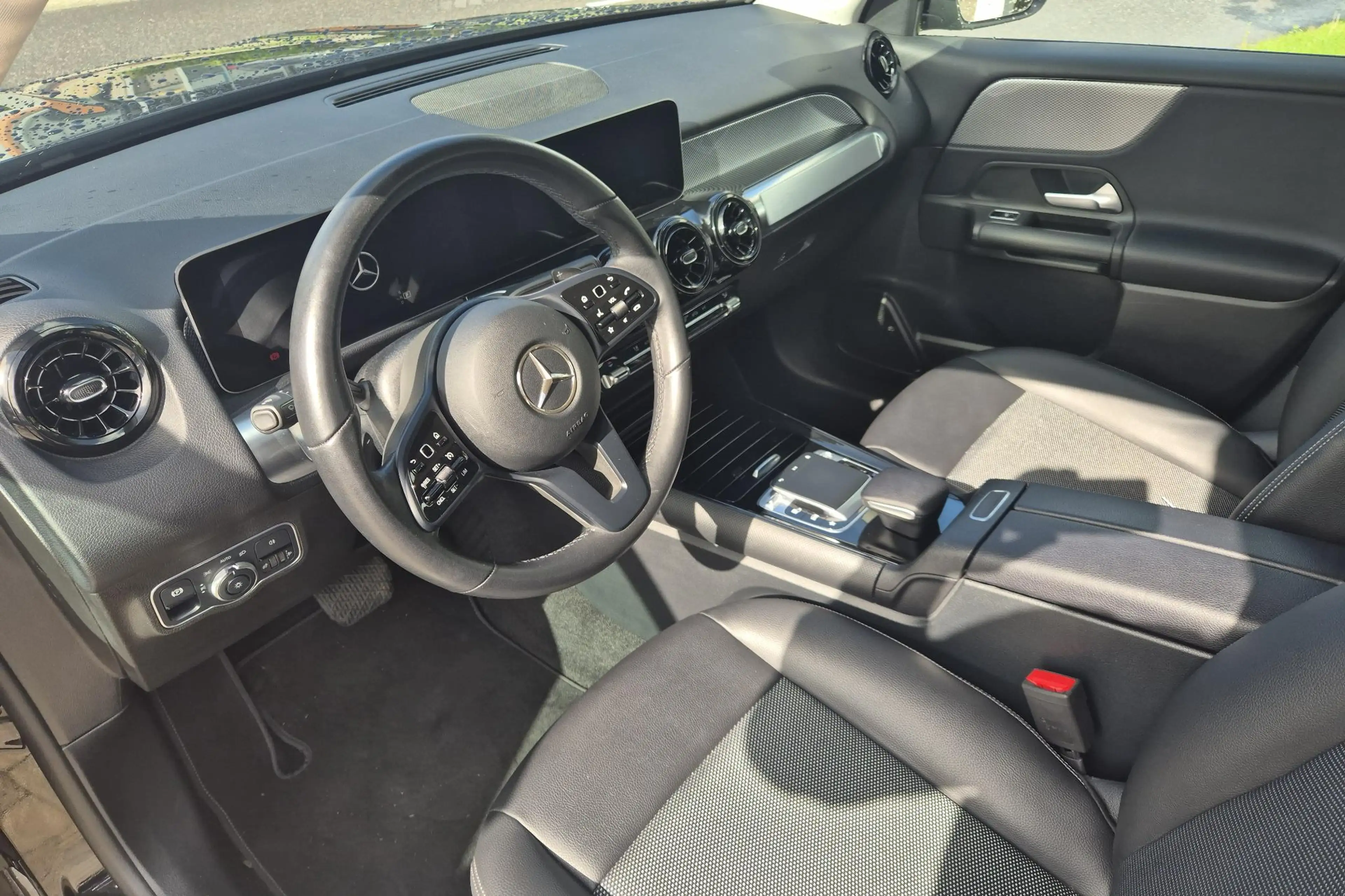 Mercedes-Benz GLB 200 Advantage — photo 15