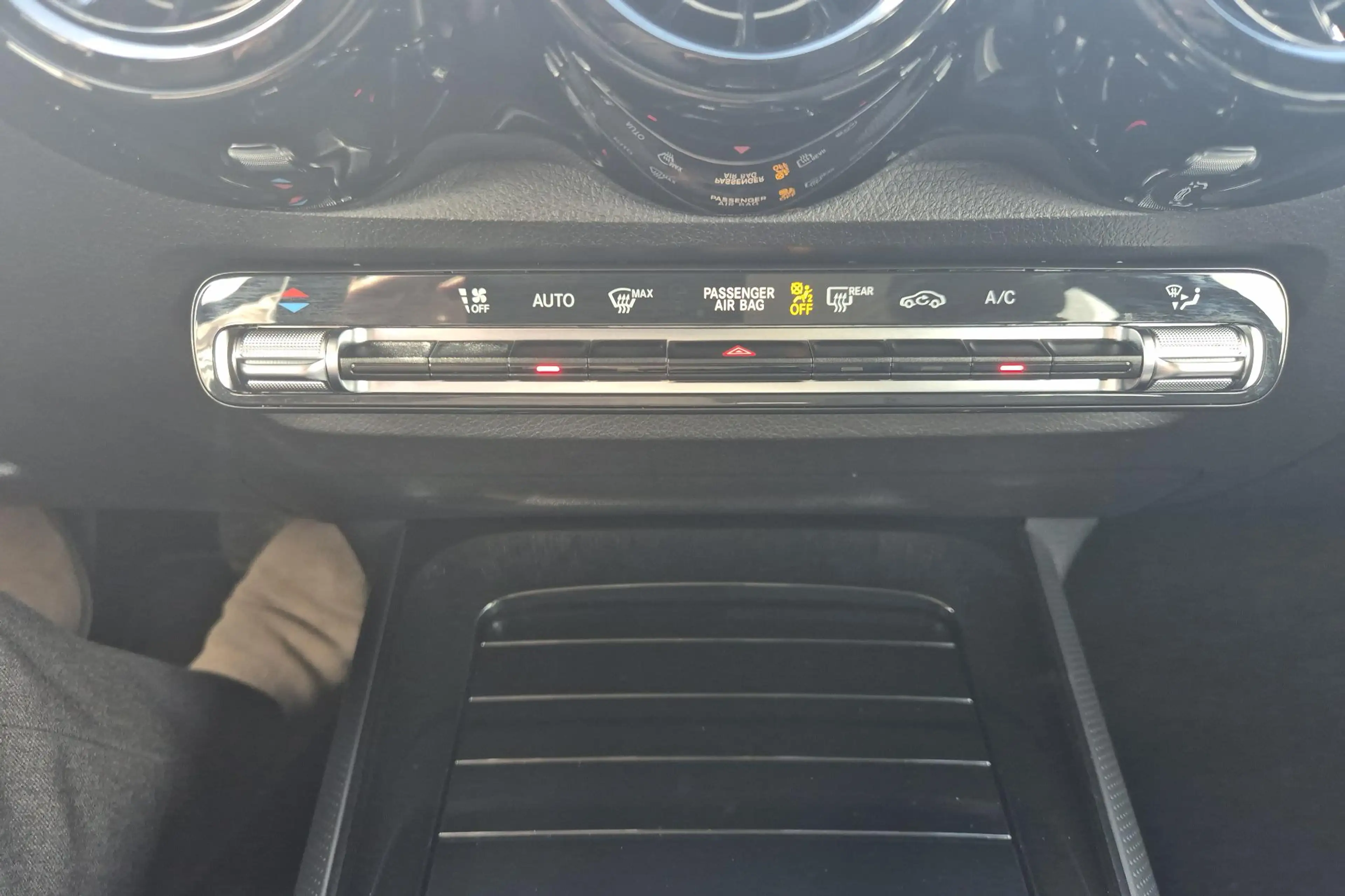 Mercedes-Benz GLB 200 Advantage — photo 7