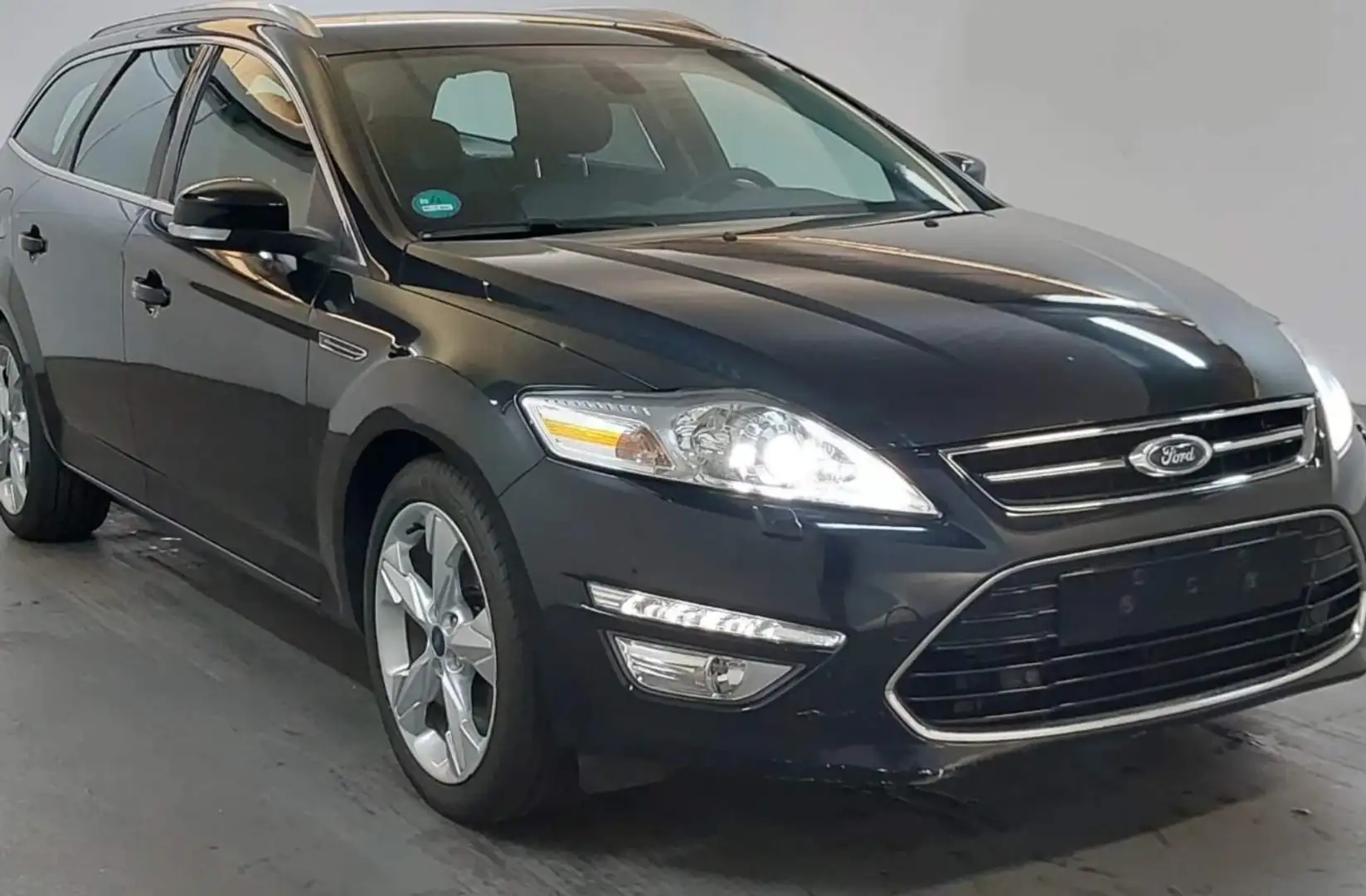 Ford Mondeo Titanium 1HAND Schwarz - 1