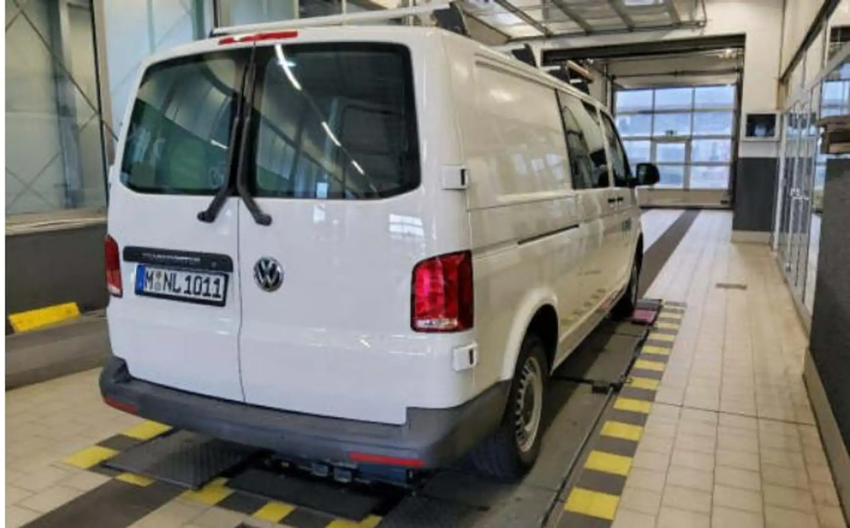 Volkswagen T6.1 Transporter 6.1 Kasten 2.0 TDI LR Standheizung / Weiß - 2
