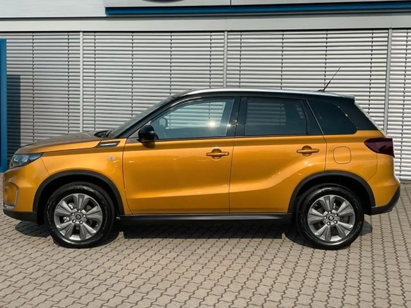 Suzuki Vitara 1.5 Comfort 4x2 *Kamera*ACC*PDC* Geel - 2