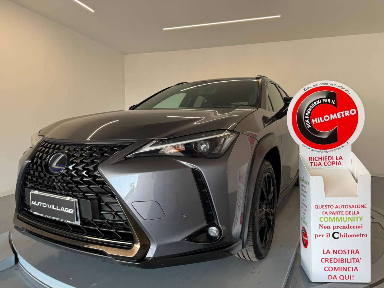 Lexus UX 250h 2.0 MIDNIGHT 4WD CVT 184CV *PROMO*