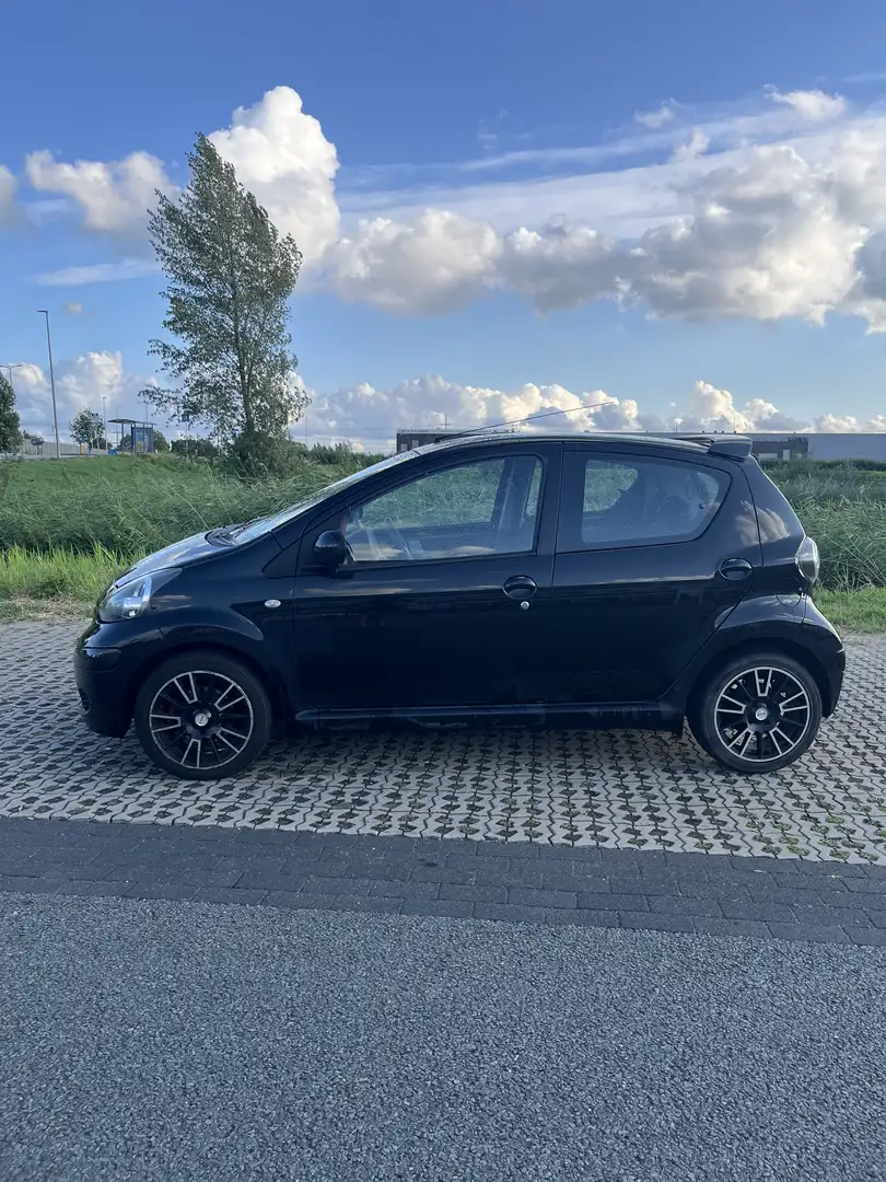 Toyota Aygo 1.0-12V Comfort - Sportieve uitstraling! Zwart - 2